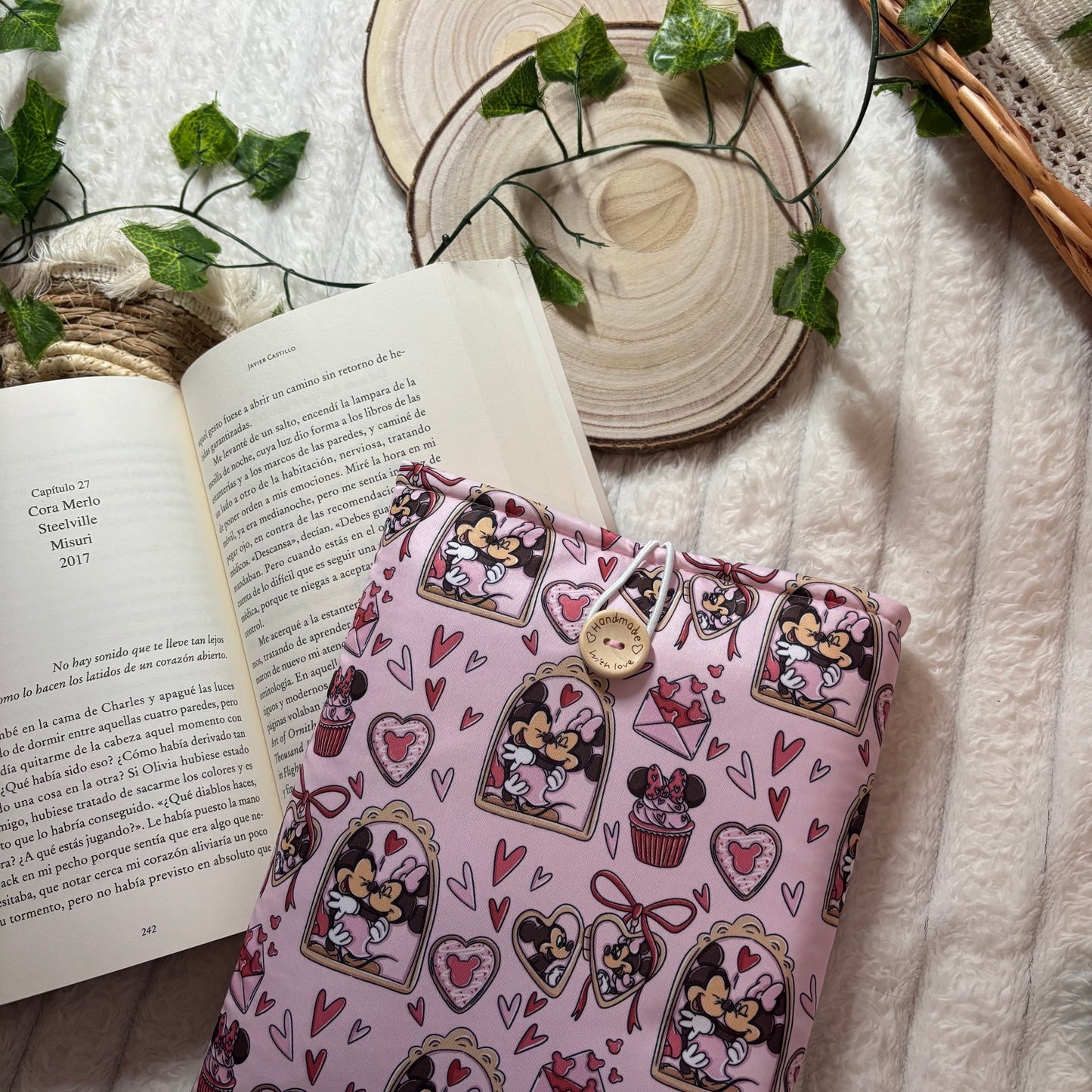 Funda literaria Mickey y Minnie enamorados