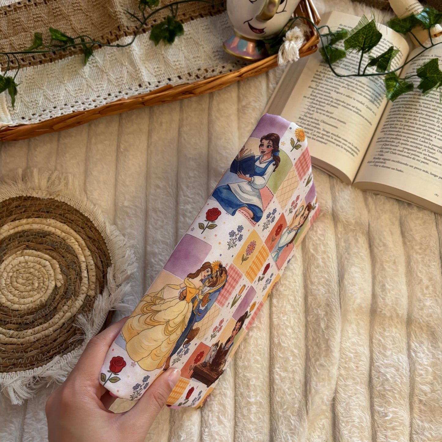 Funda ajustable Bella y Bestia Bloom impermeable