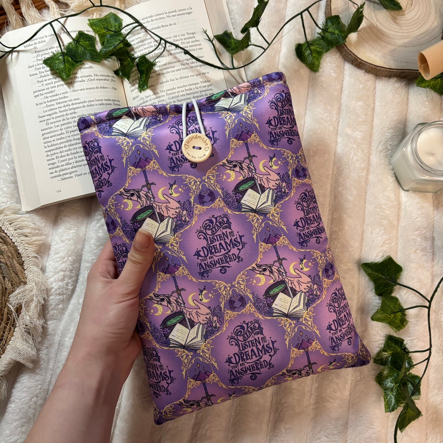 Funda literaria To the stars who listen and the dreams that are answered