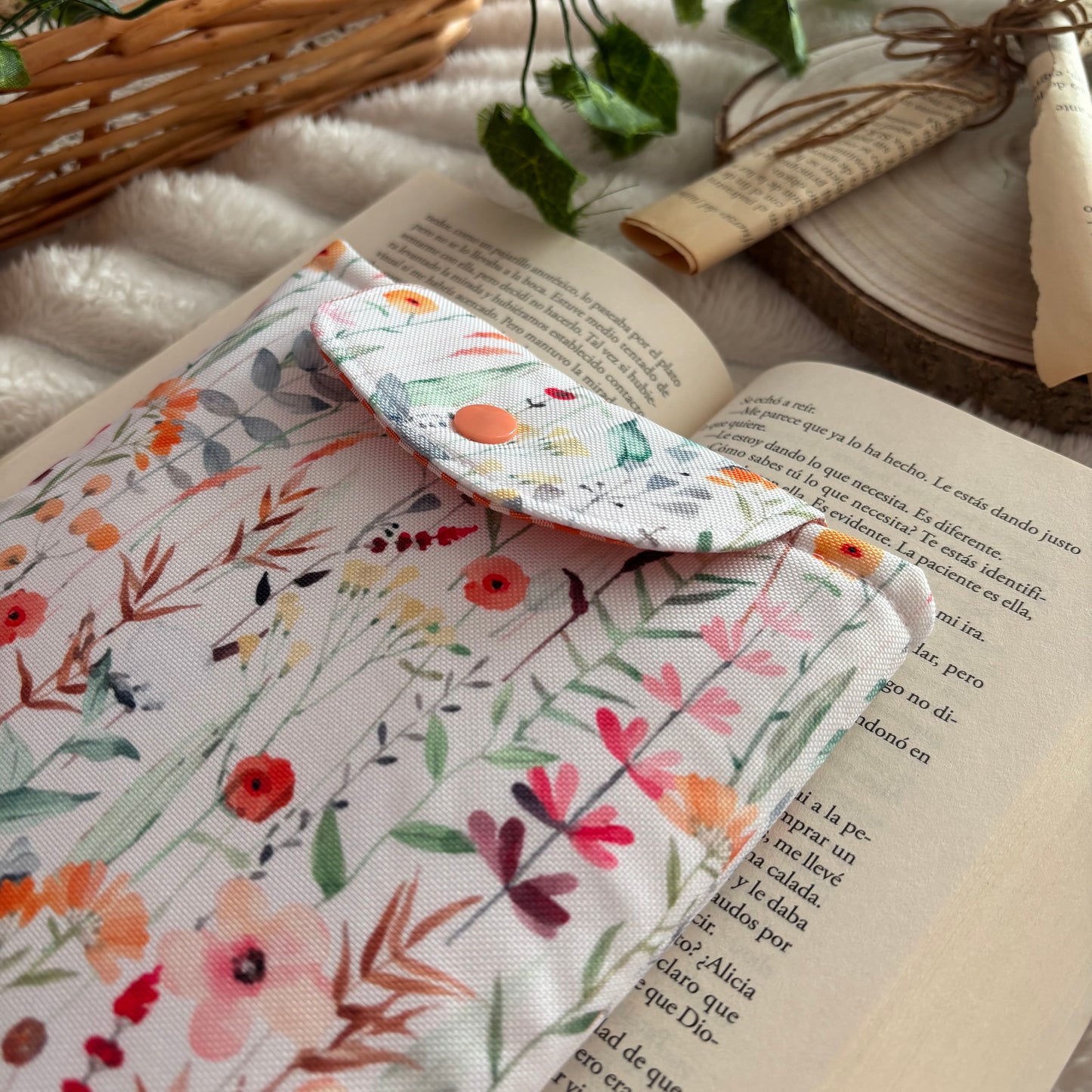Funda para ebook Ramas de flores impermeable