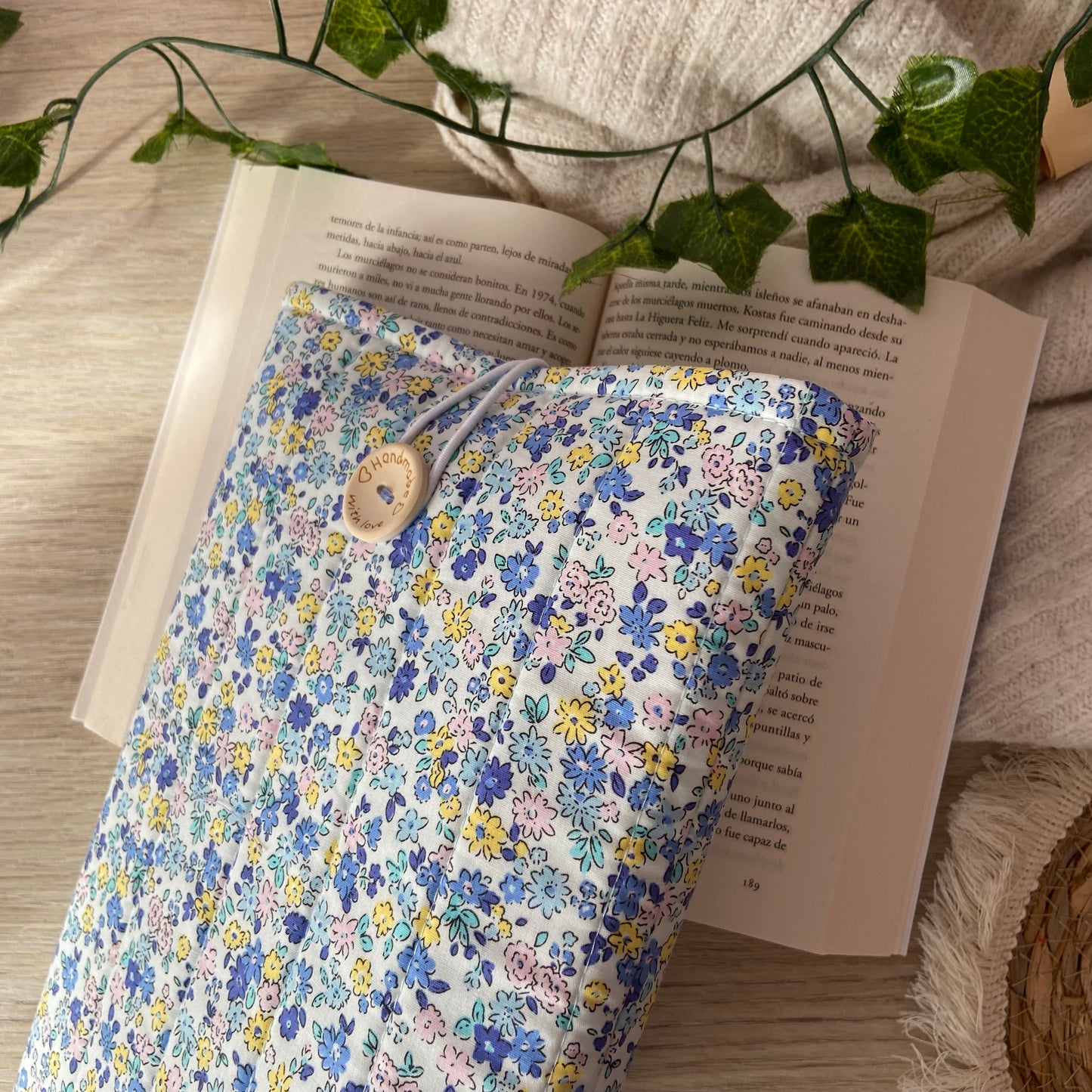 Funda literaria blue flowers