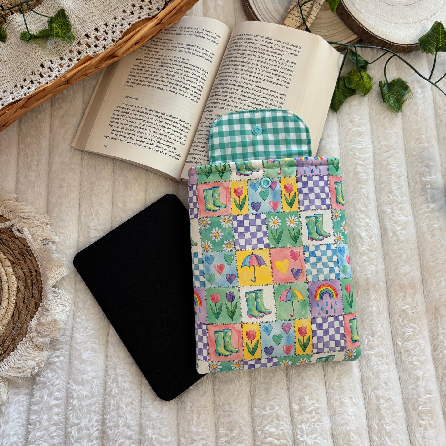 Funda kindle/kobo libra colour corazones de Abril