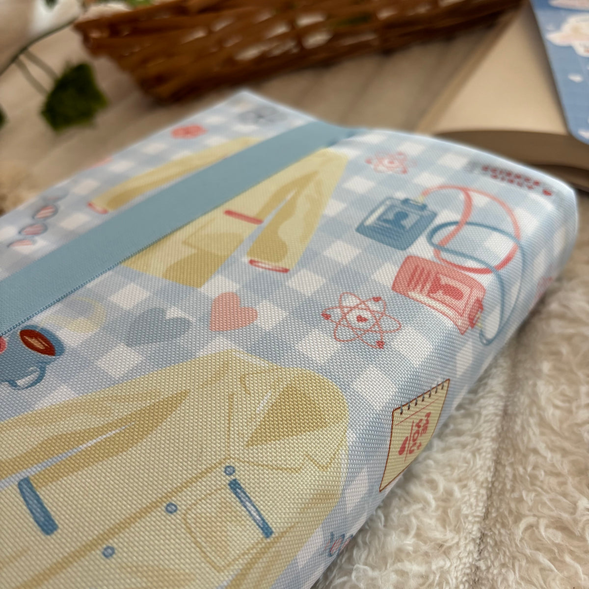 Funda ajustable impermeable inspirada en La hipótesis del amor impermeable