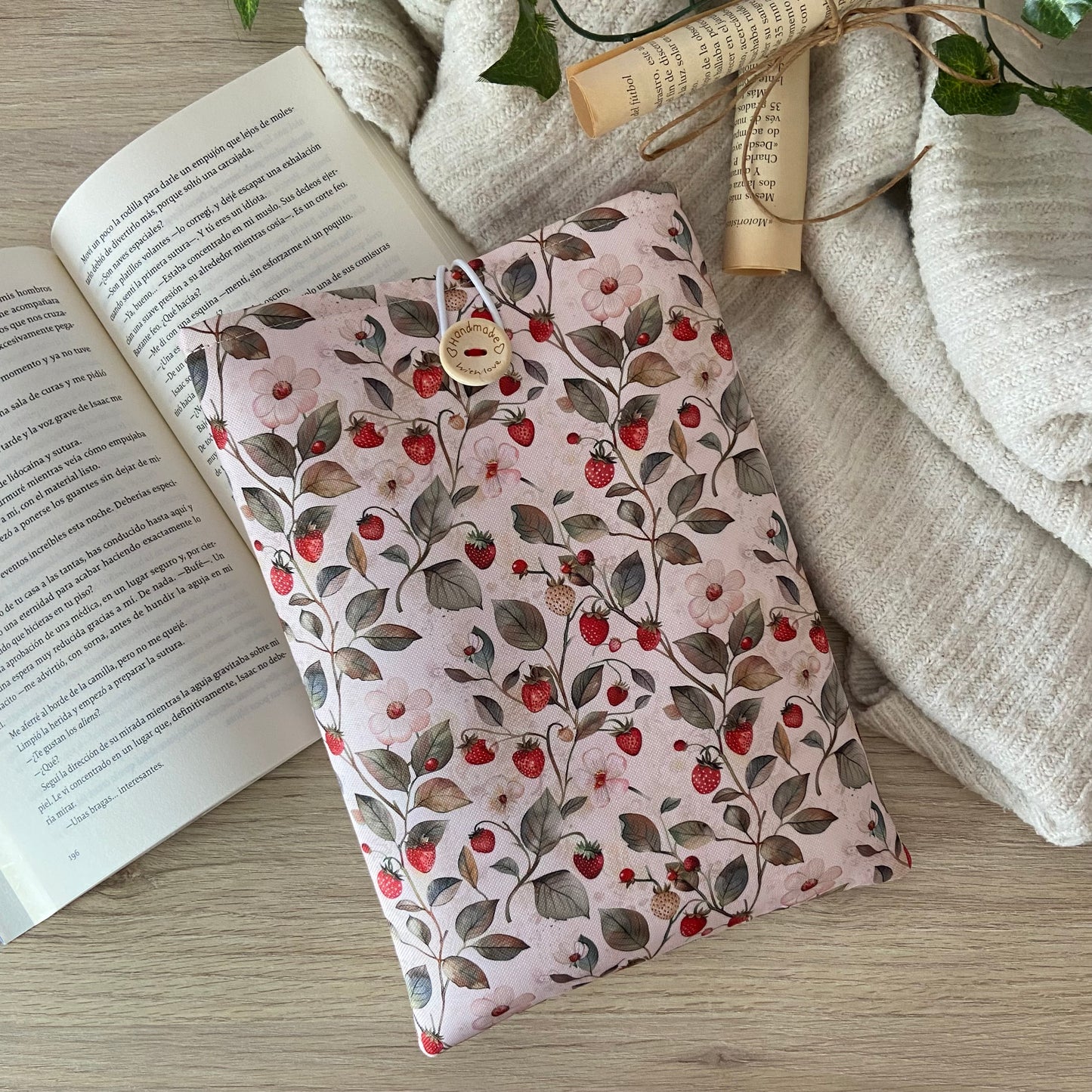 Funda literaria fresitas impermeable
