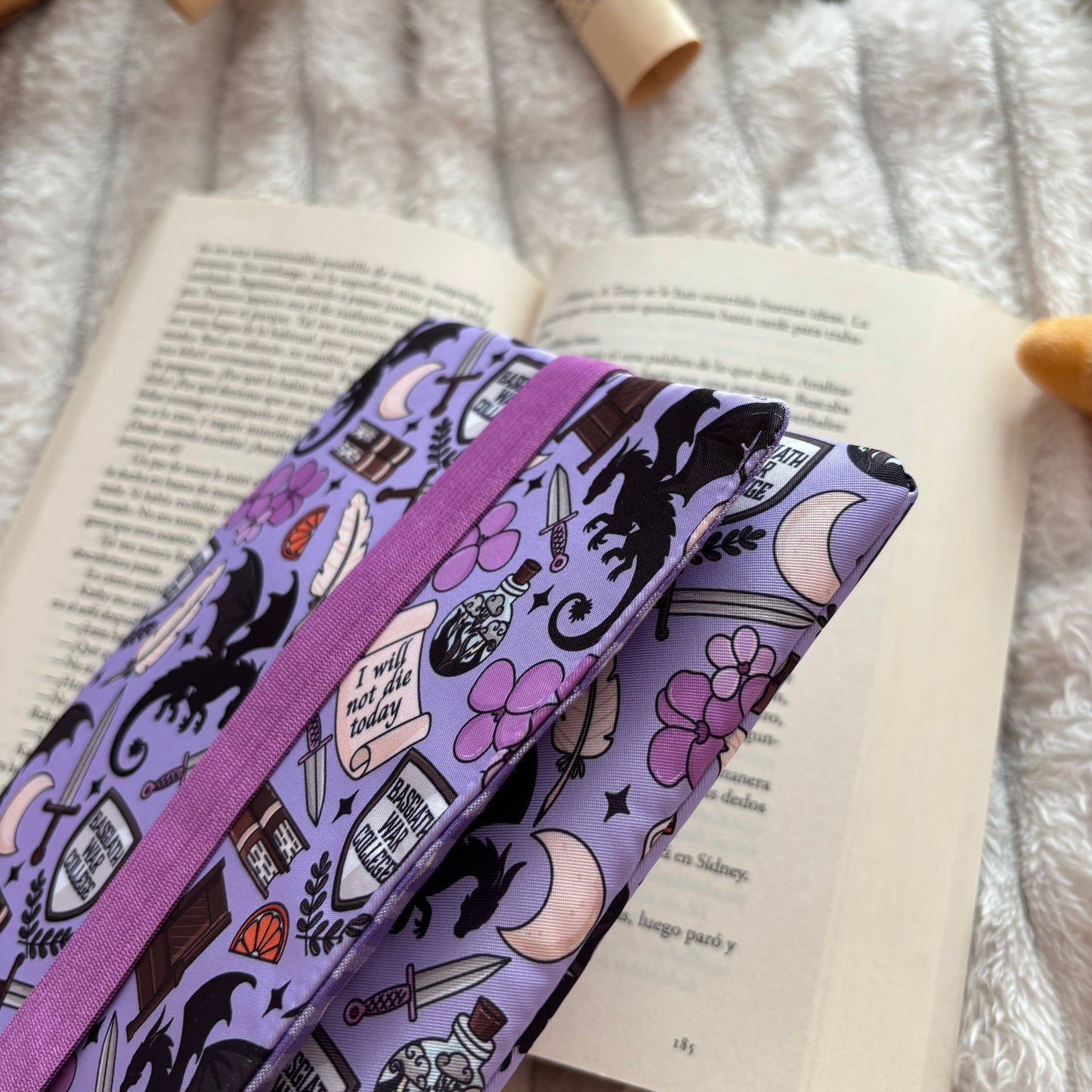 Funda de solapas para ebook Basgiath war college