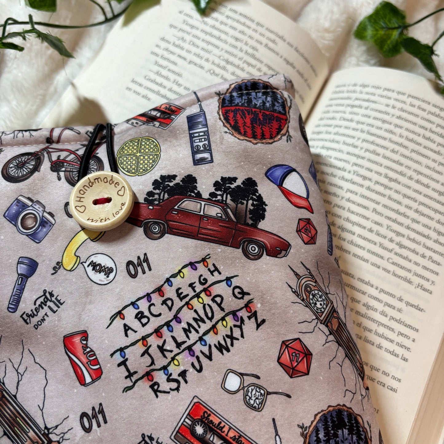 Funda literaria Stranger things