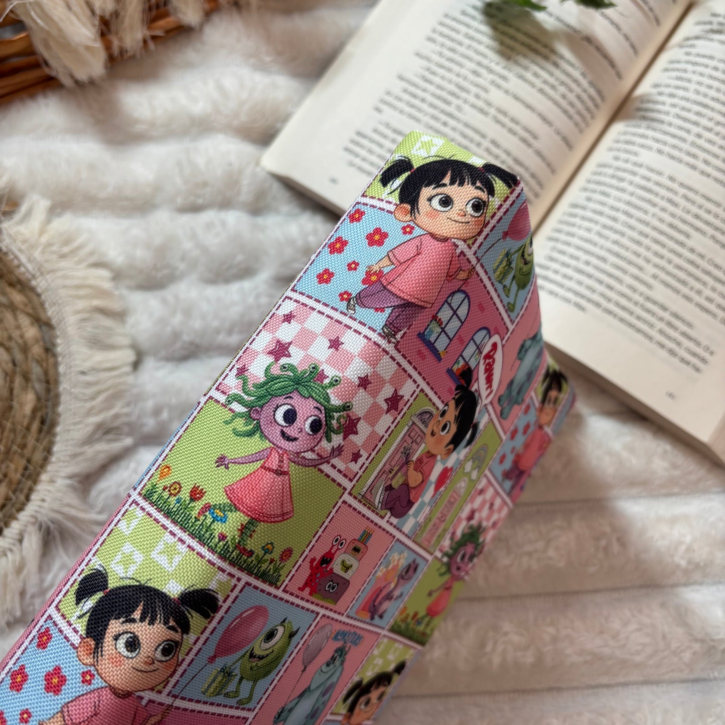 Funda ajustable collage Monstruos S.A