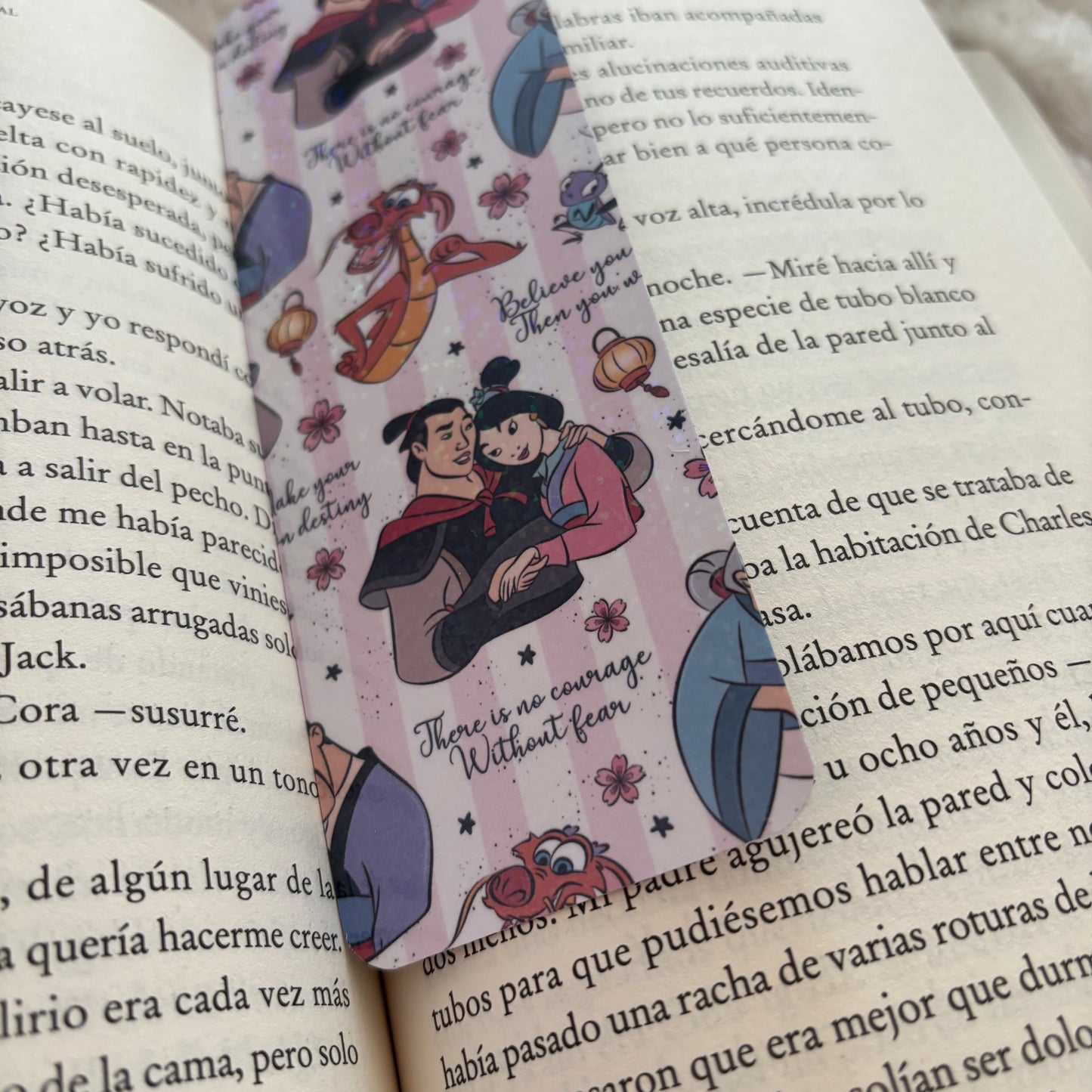 Marcapáginas Mulán holográfico