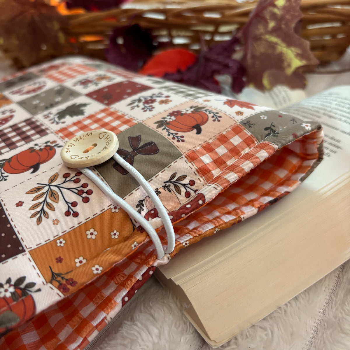 Funda literaria collage otoñal