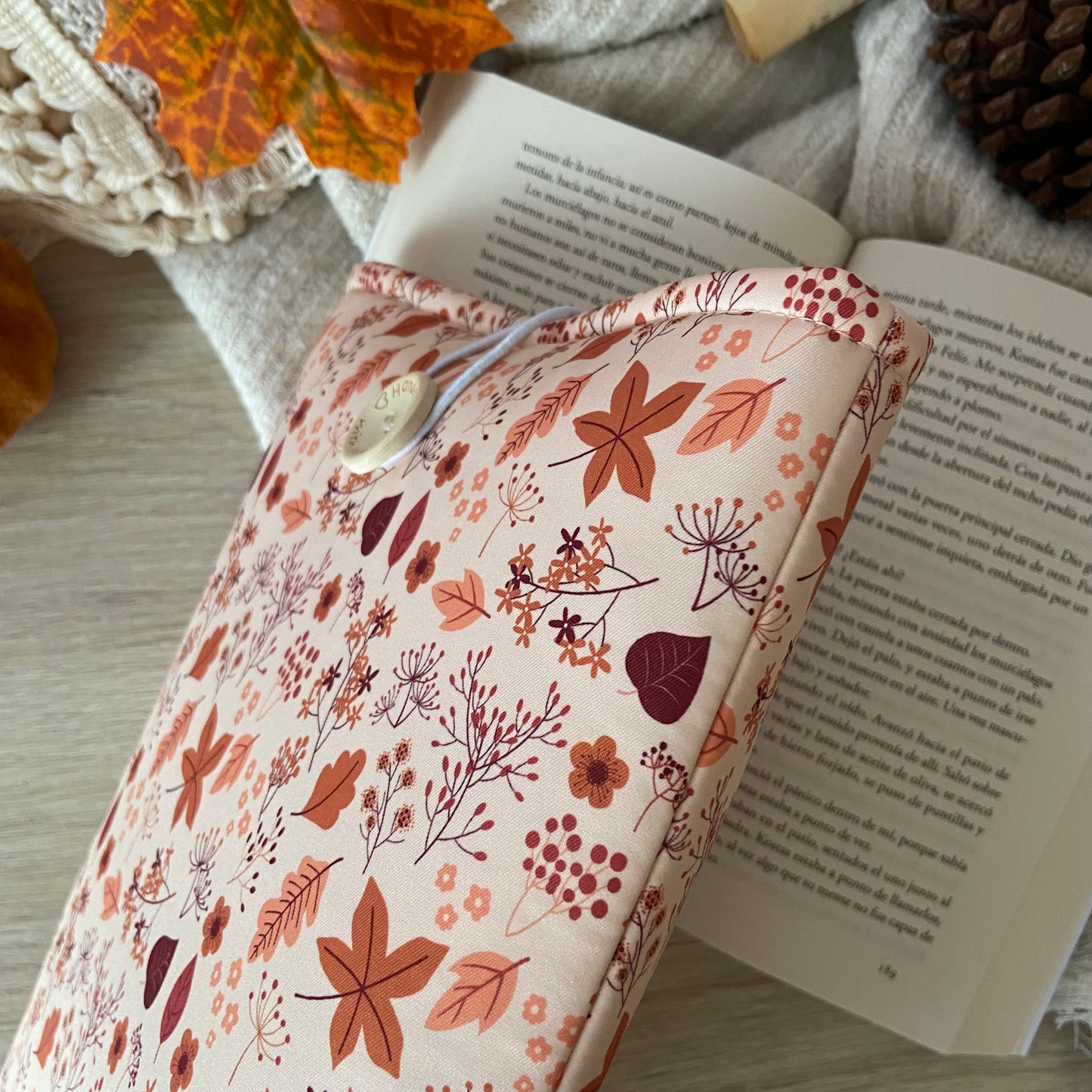 Funda literaria hojas otoñales