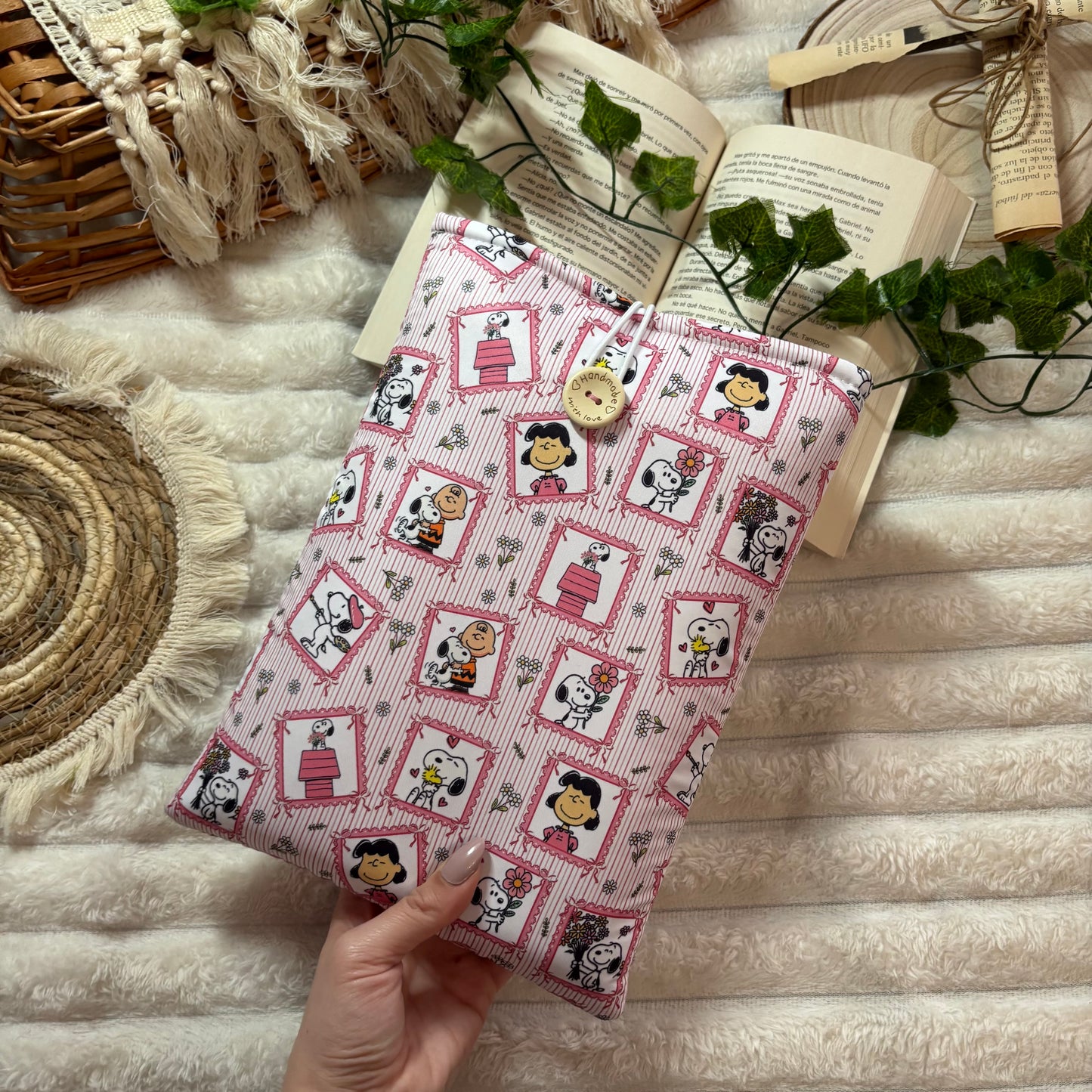 Funda literaria cuadros de Snoopy