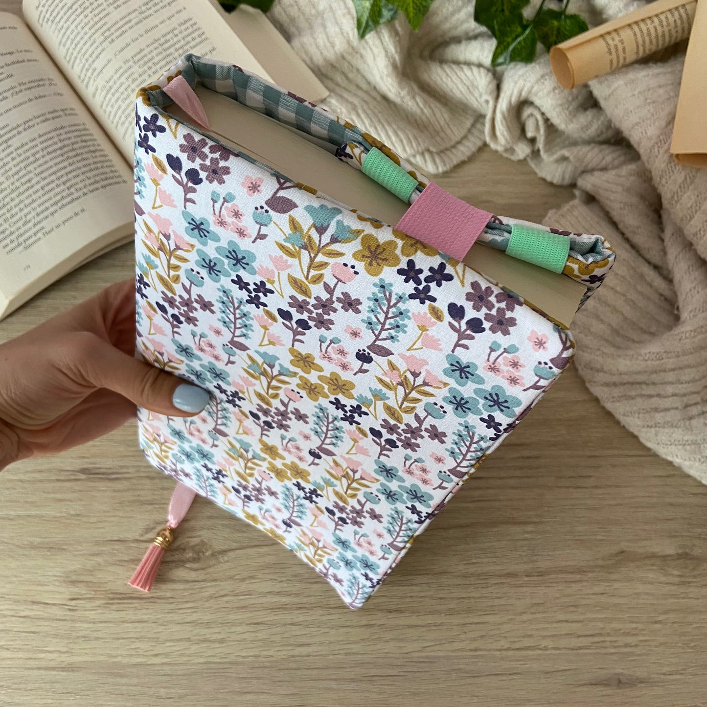 Funda ajustable flores en el jardín