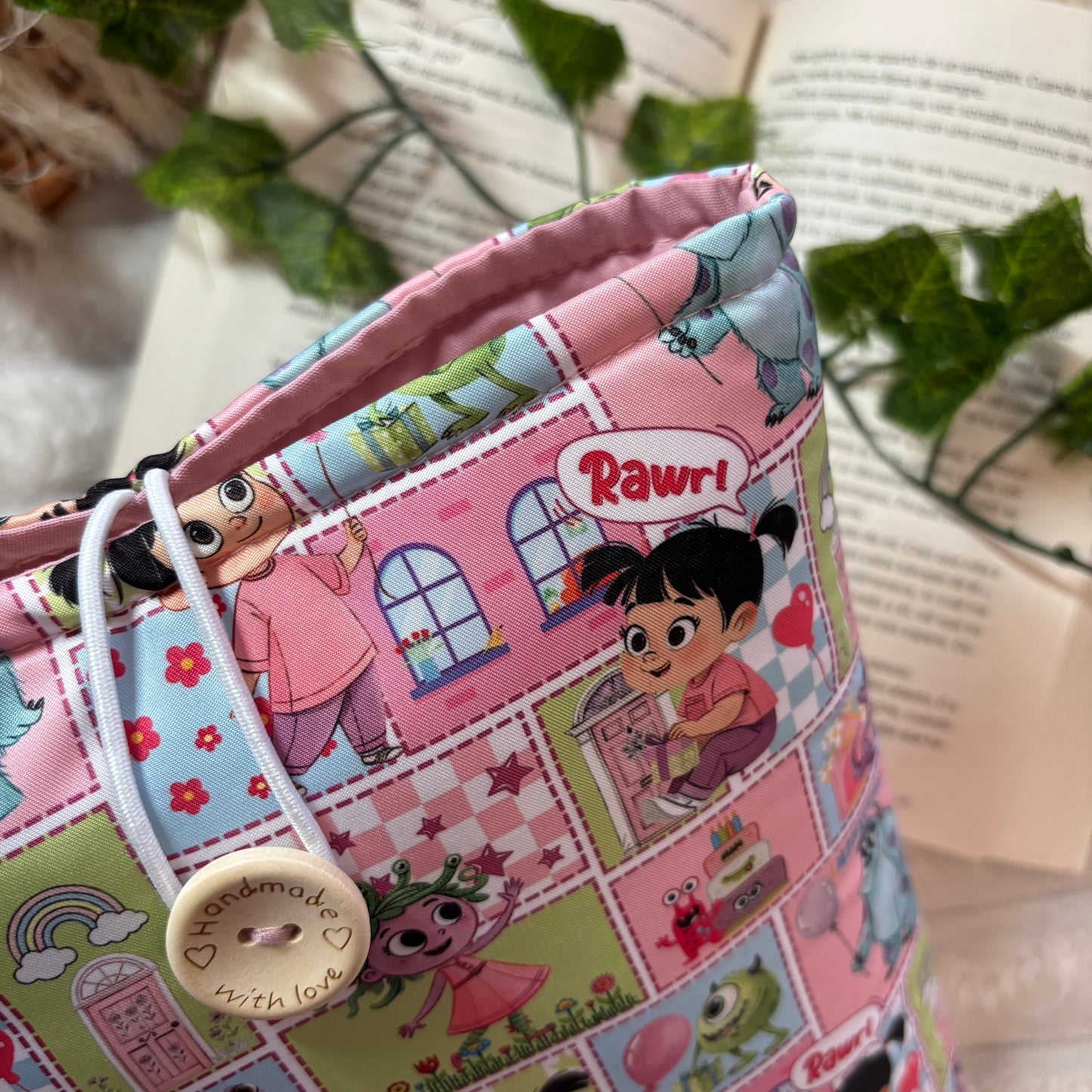 Funda literaria collage Monstruos S.A