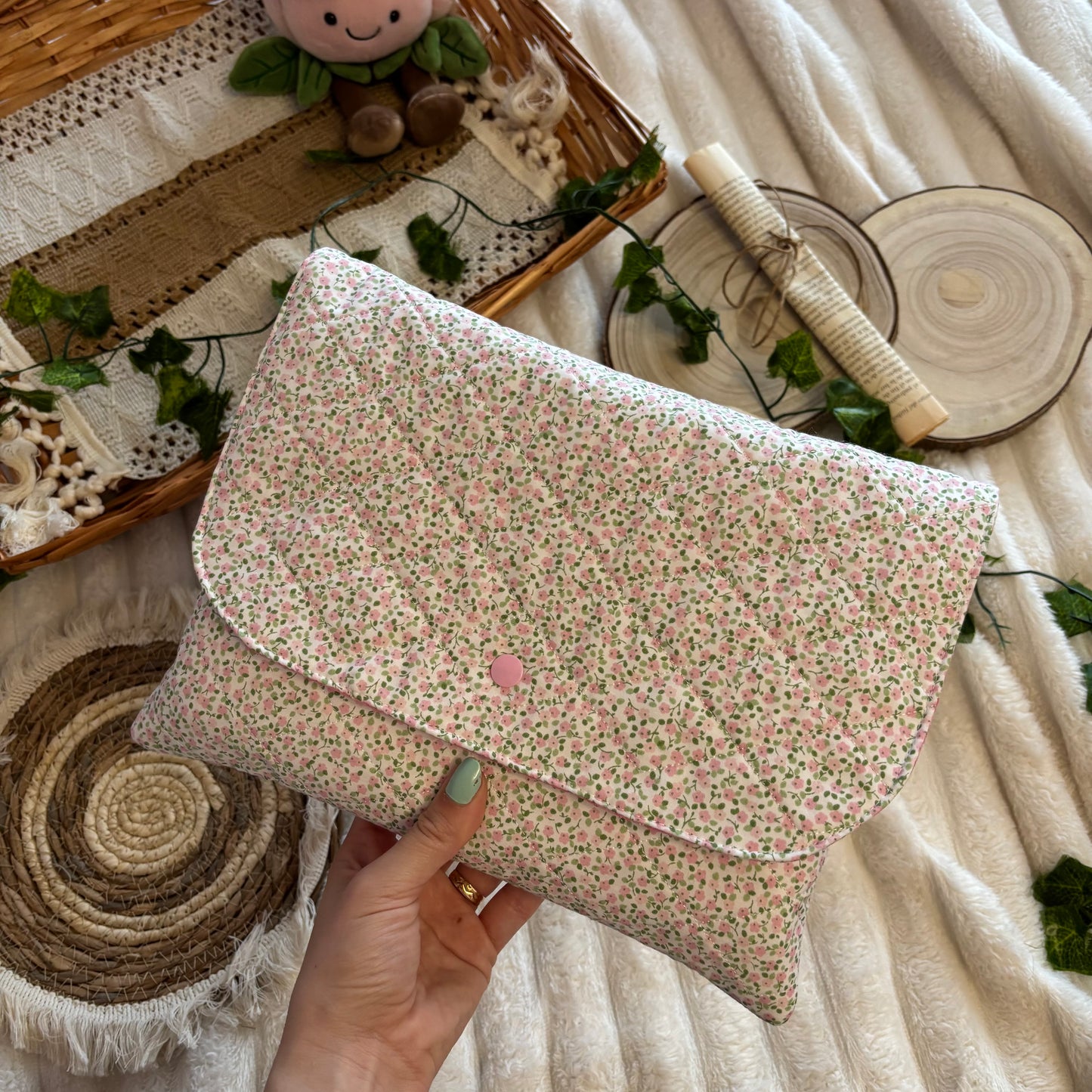 Funda literaria formato sobre Emilia