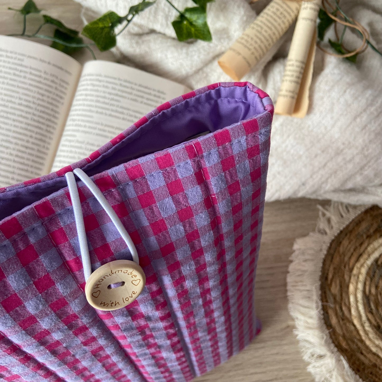 Funda literaria vichy morado y rosa