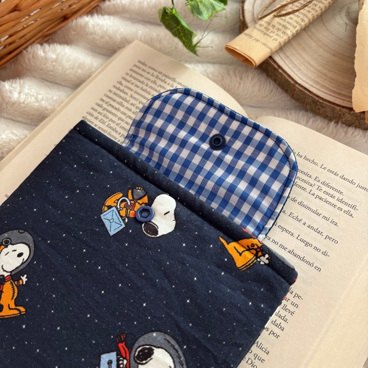 Funda para ebook Snoopy en el espacio
