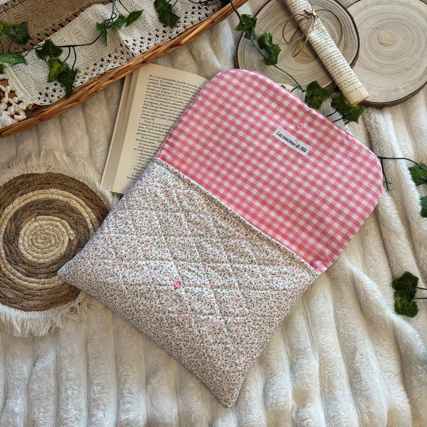 Funda literaria formato sobre Emilia
