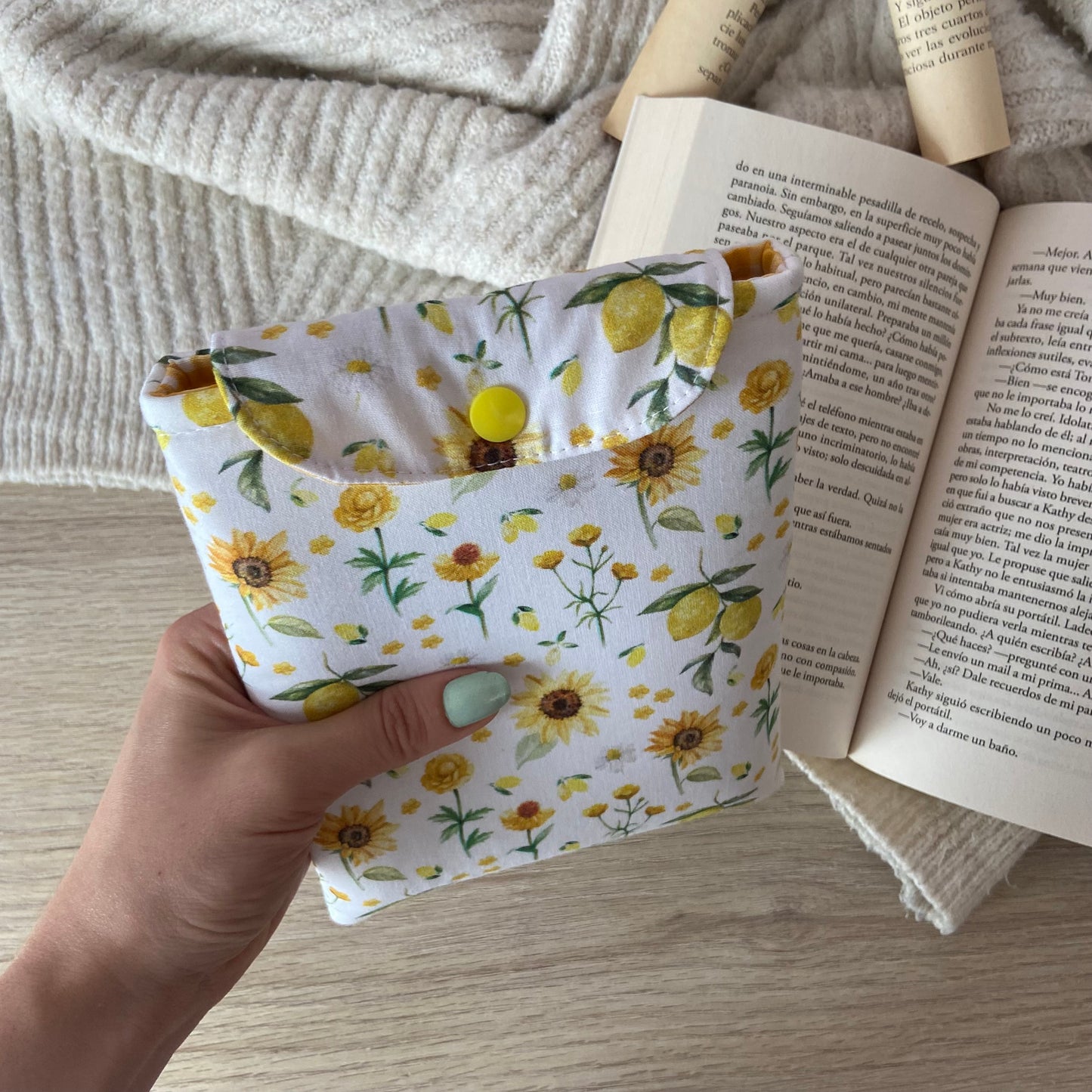Funda kindle/kobo libra colour girasoles y limones