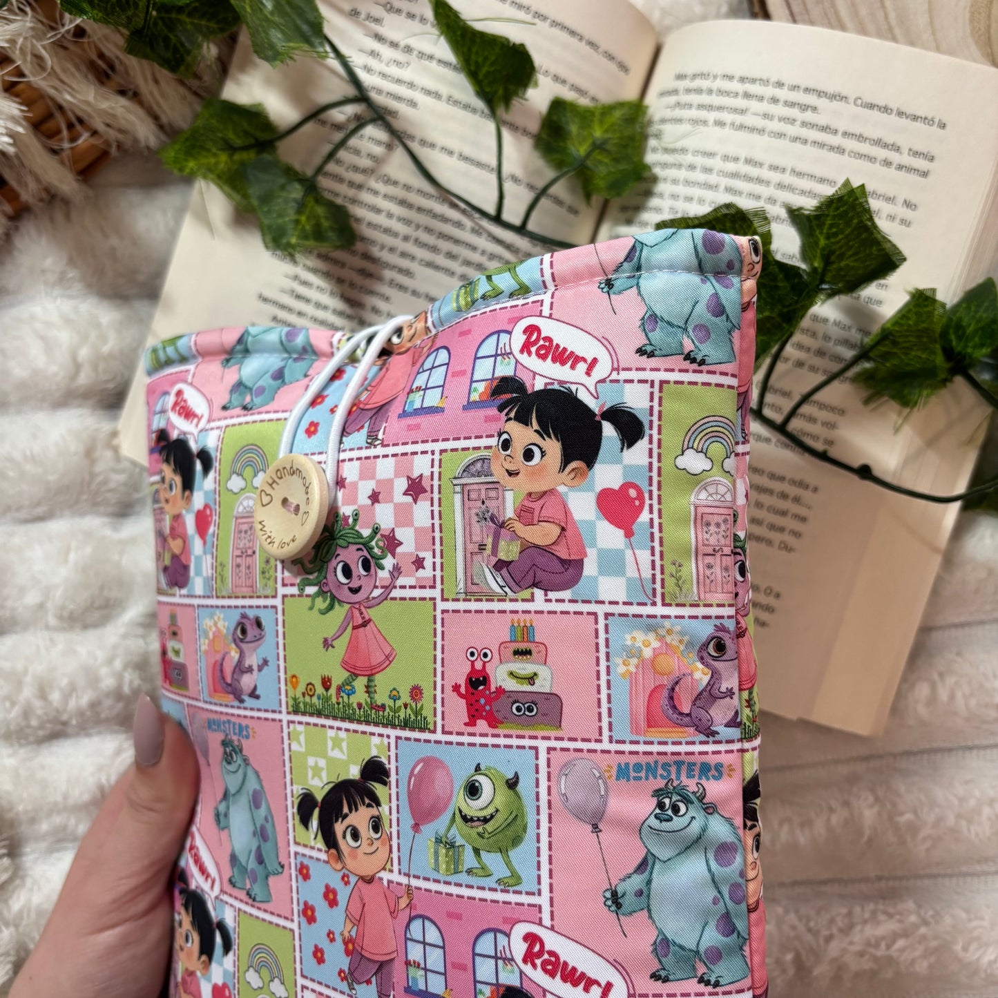 Funda literaria collage Monstruos S.A