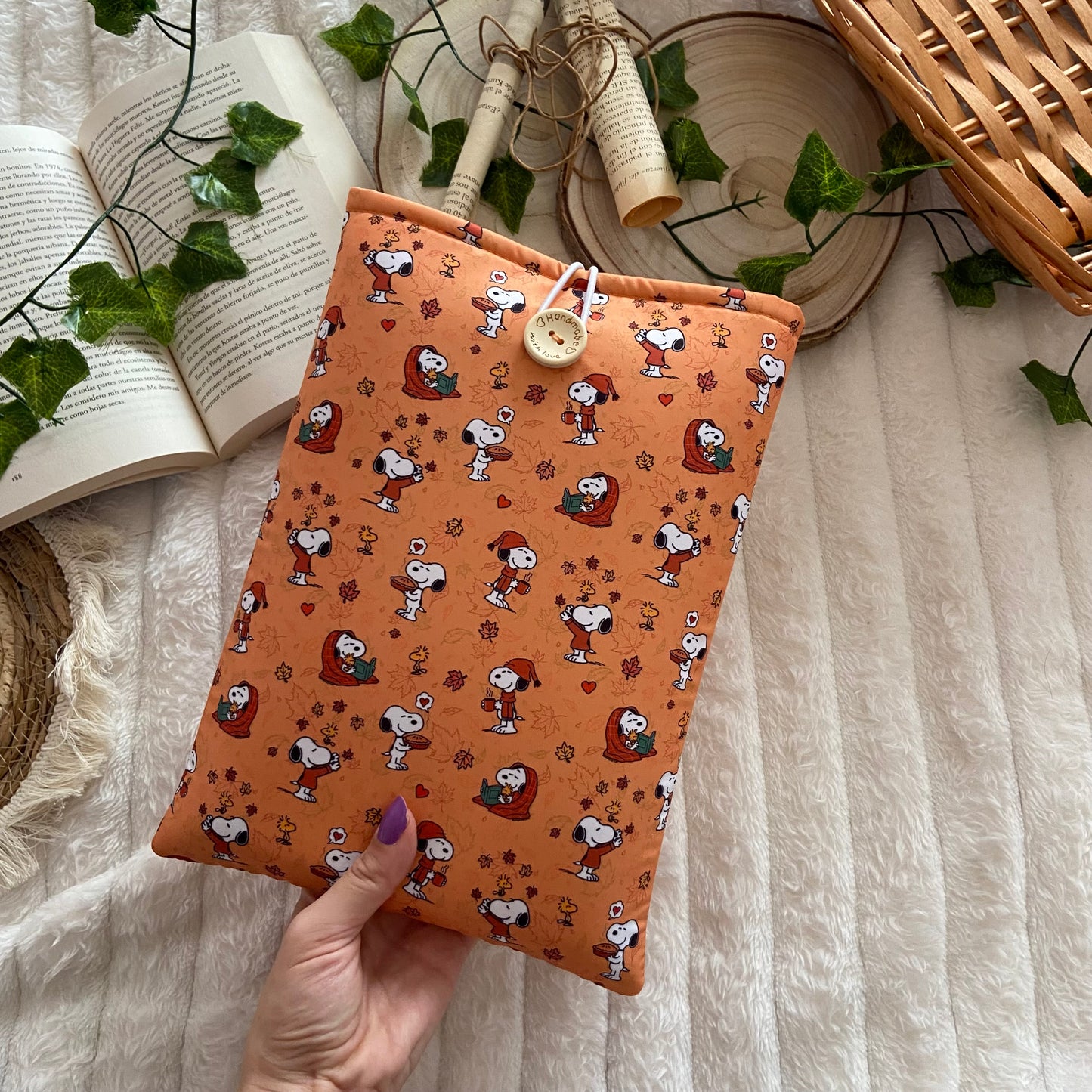 Funda literaria Snoopy en otoño