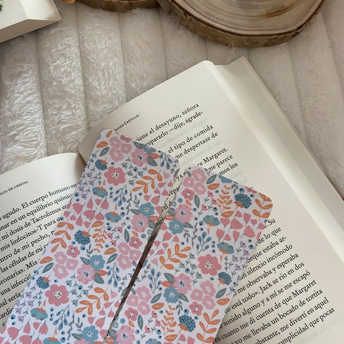 Marcapáginas florado