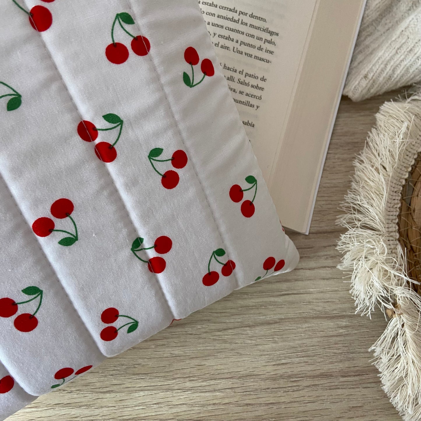 Funda literaria cerezitas