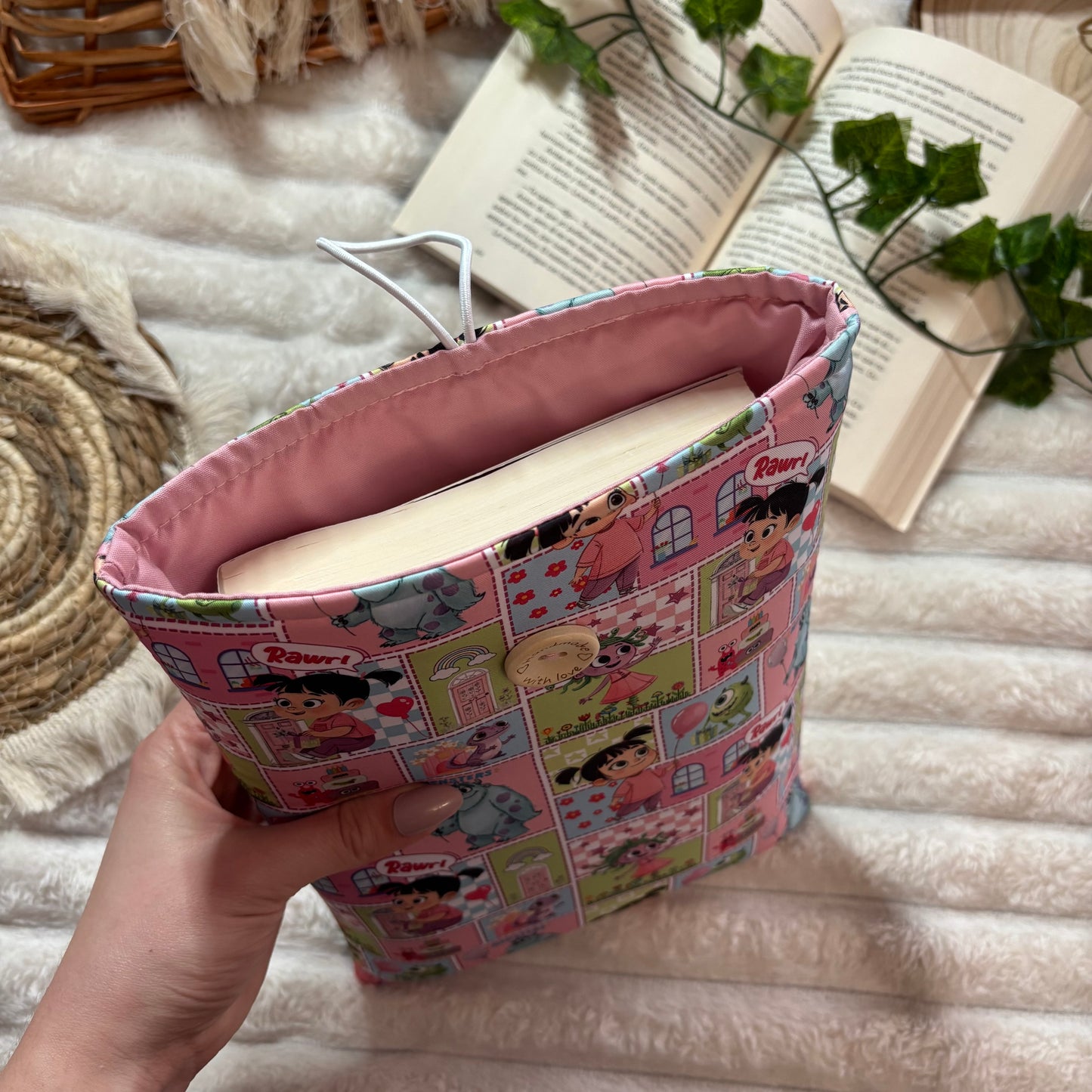 Funda literaria collage Monstruos S.A