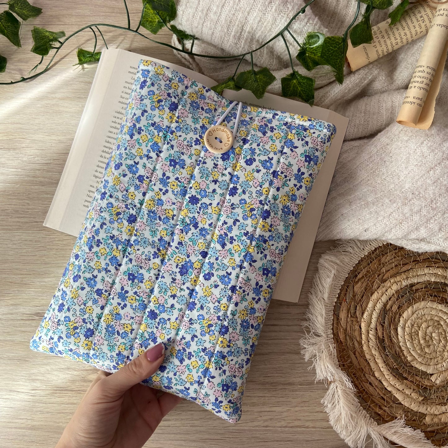 Funda literaria blue flowers