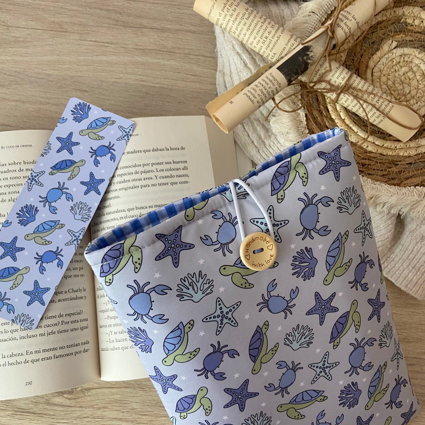 Funda literaria en el mar