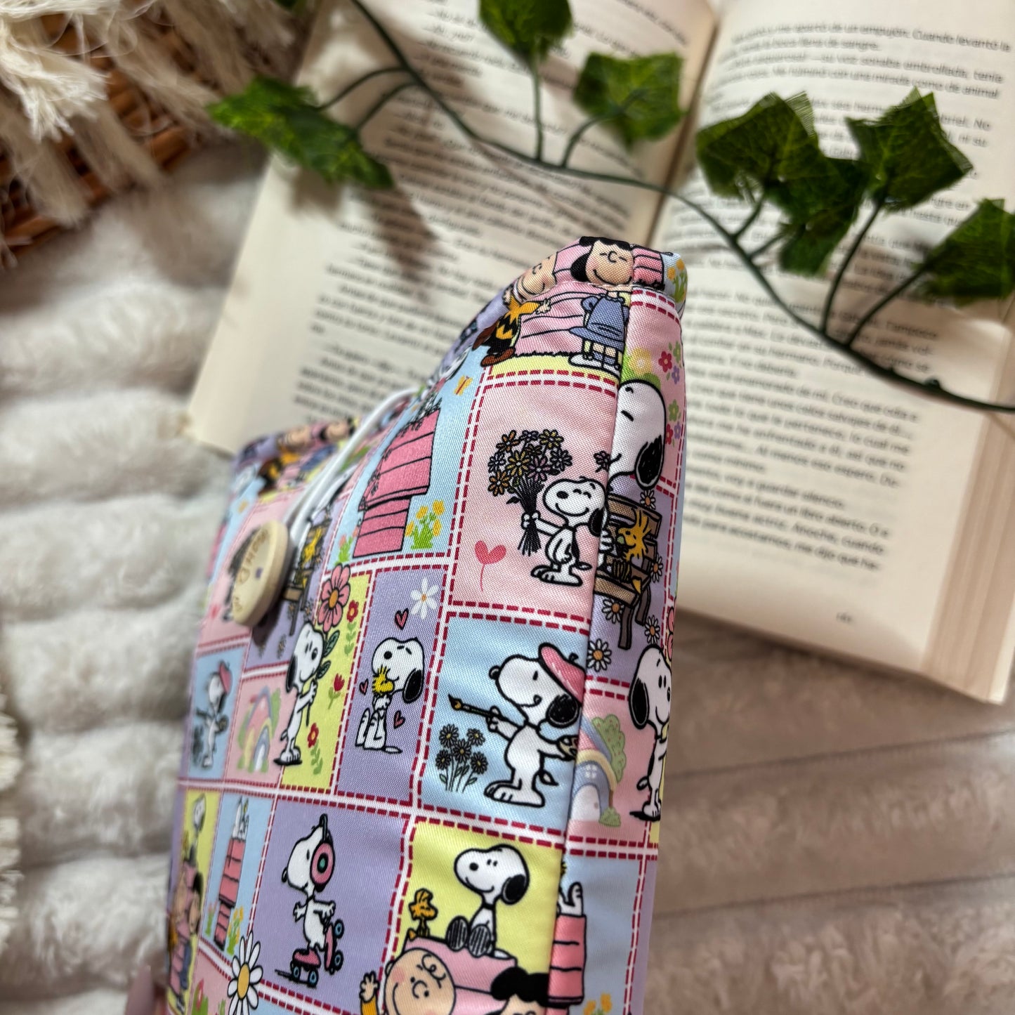 Funda literaria Snoopy en la vida