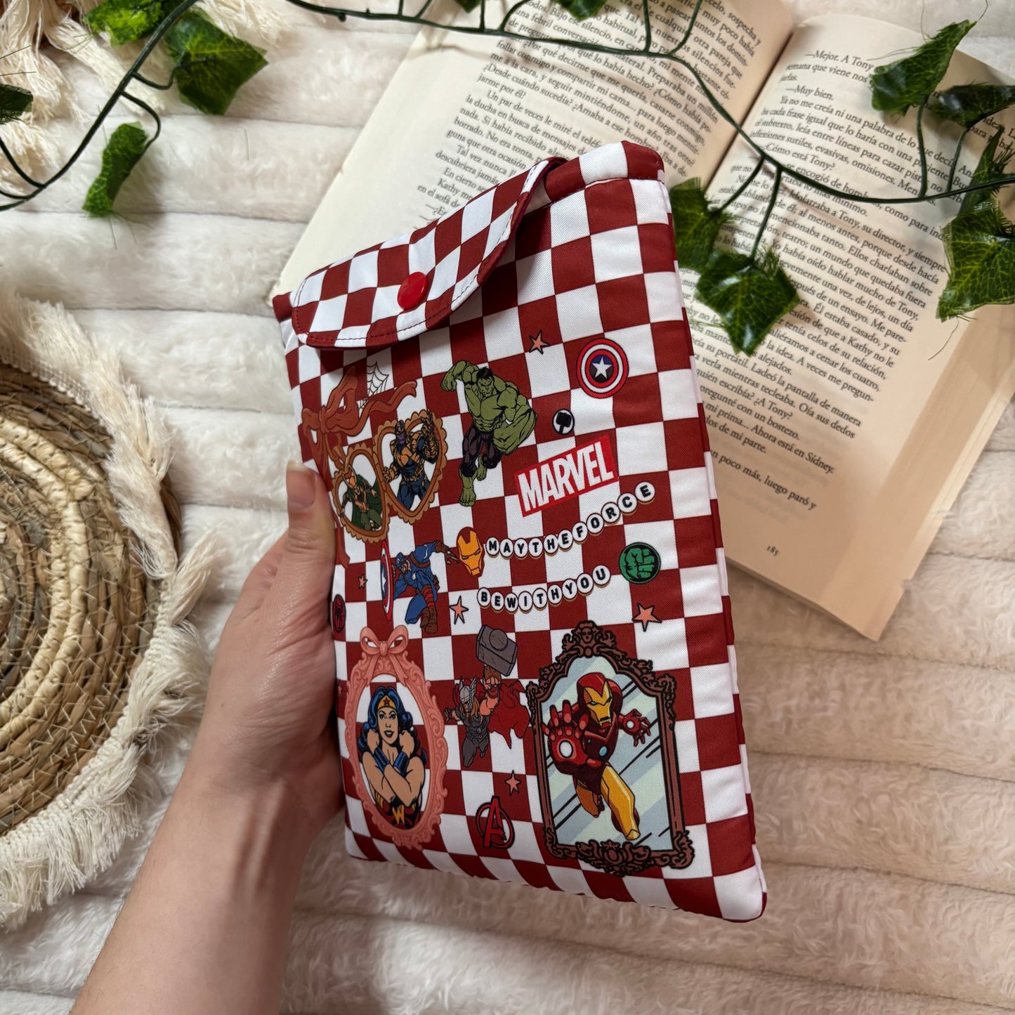 Funda kindle/kobo libra colour Marvel