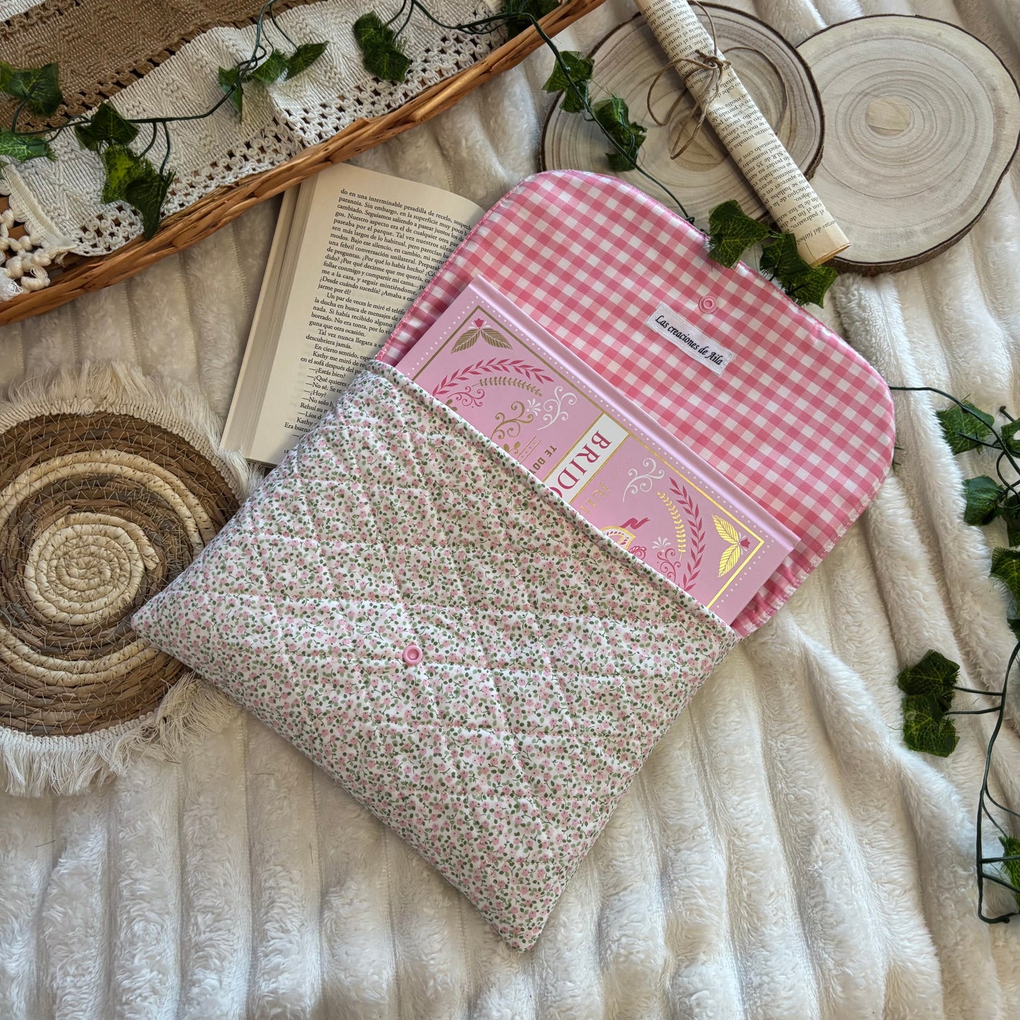 Funda literaria formato sobre Emilia