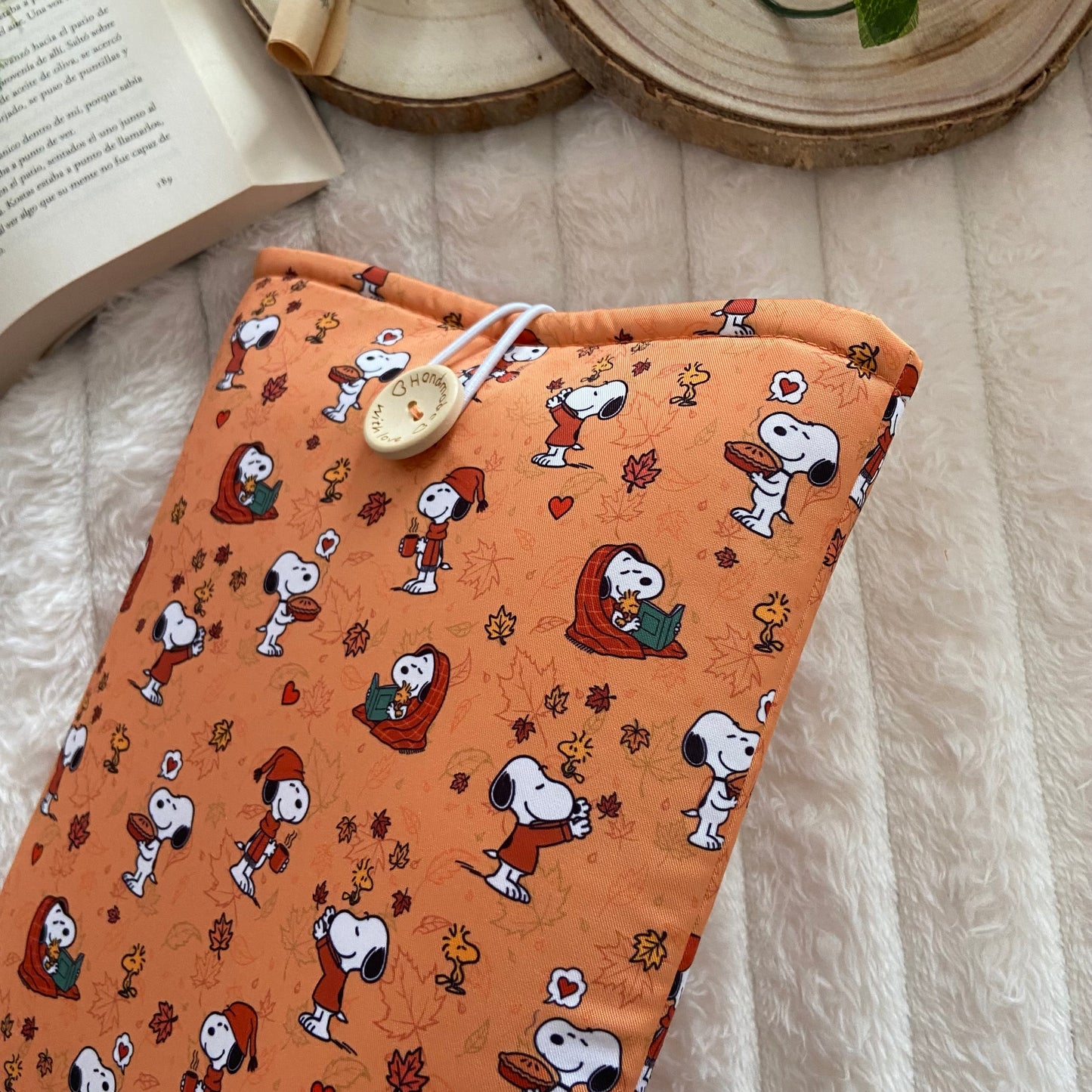 Funda literaria Snoopy en otoño
