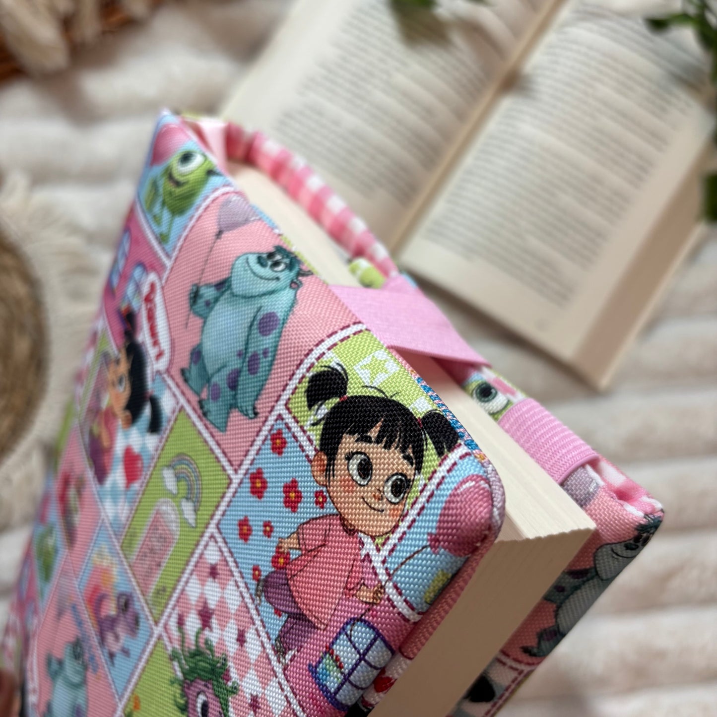 Funda ajustable collage Monstruos S.A