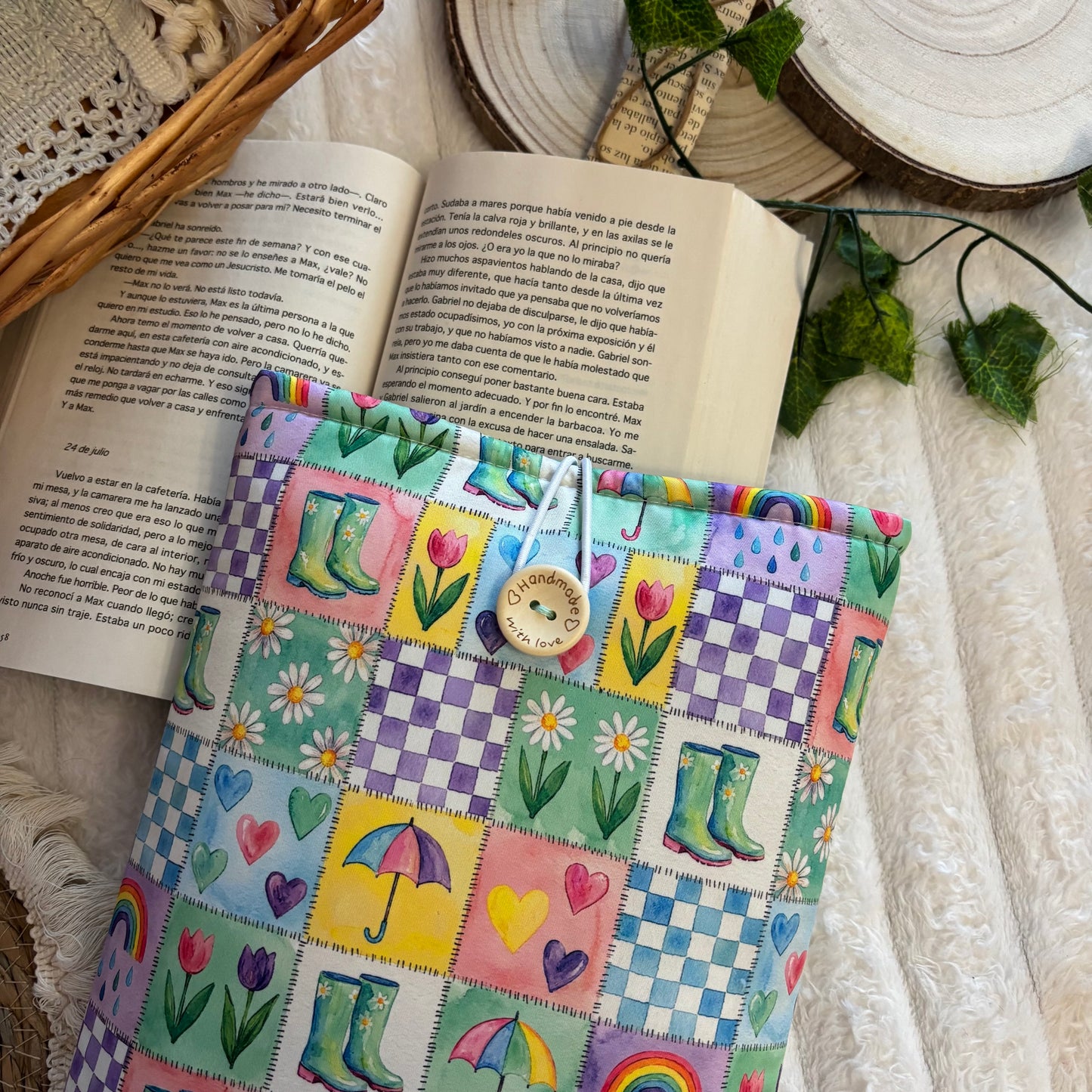 Funda literaria corazones de Abril