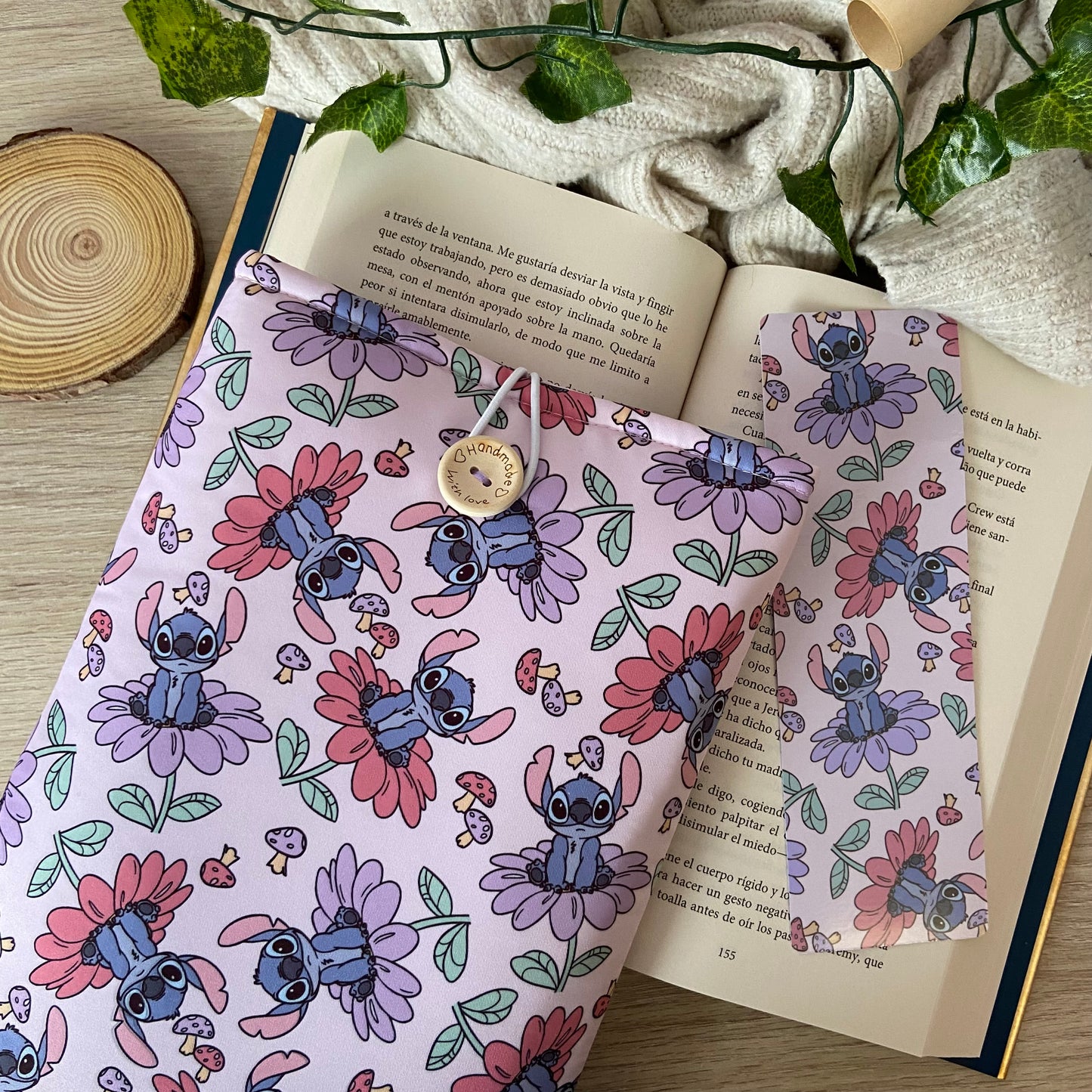 Funda literaria Stitch primaveral