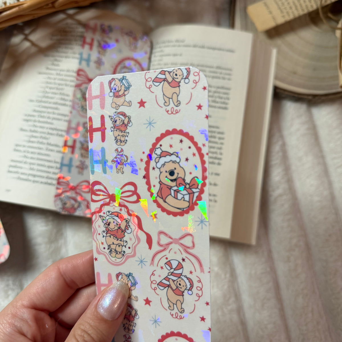 Marcapáginas Winnie navideño holográfico