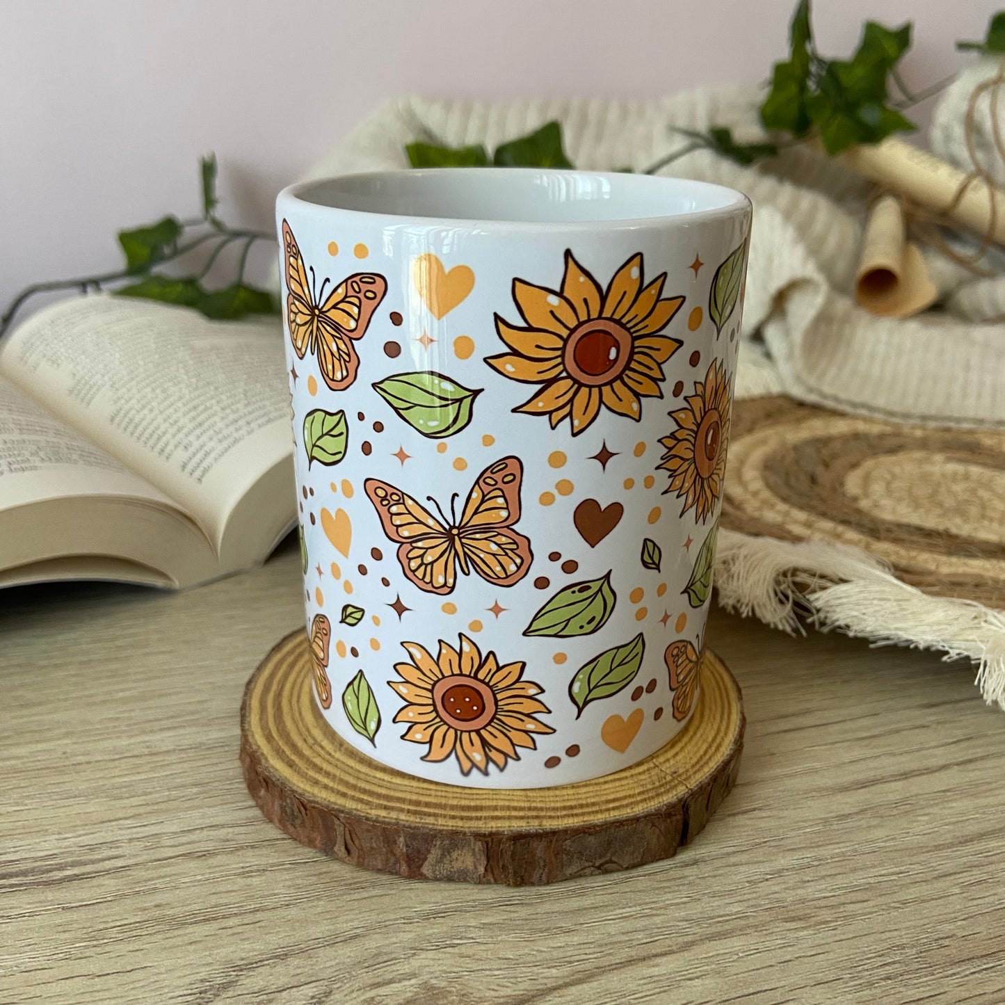 Taza girasoles y mariposas