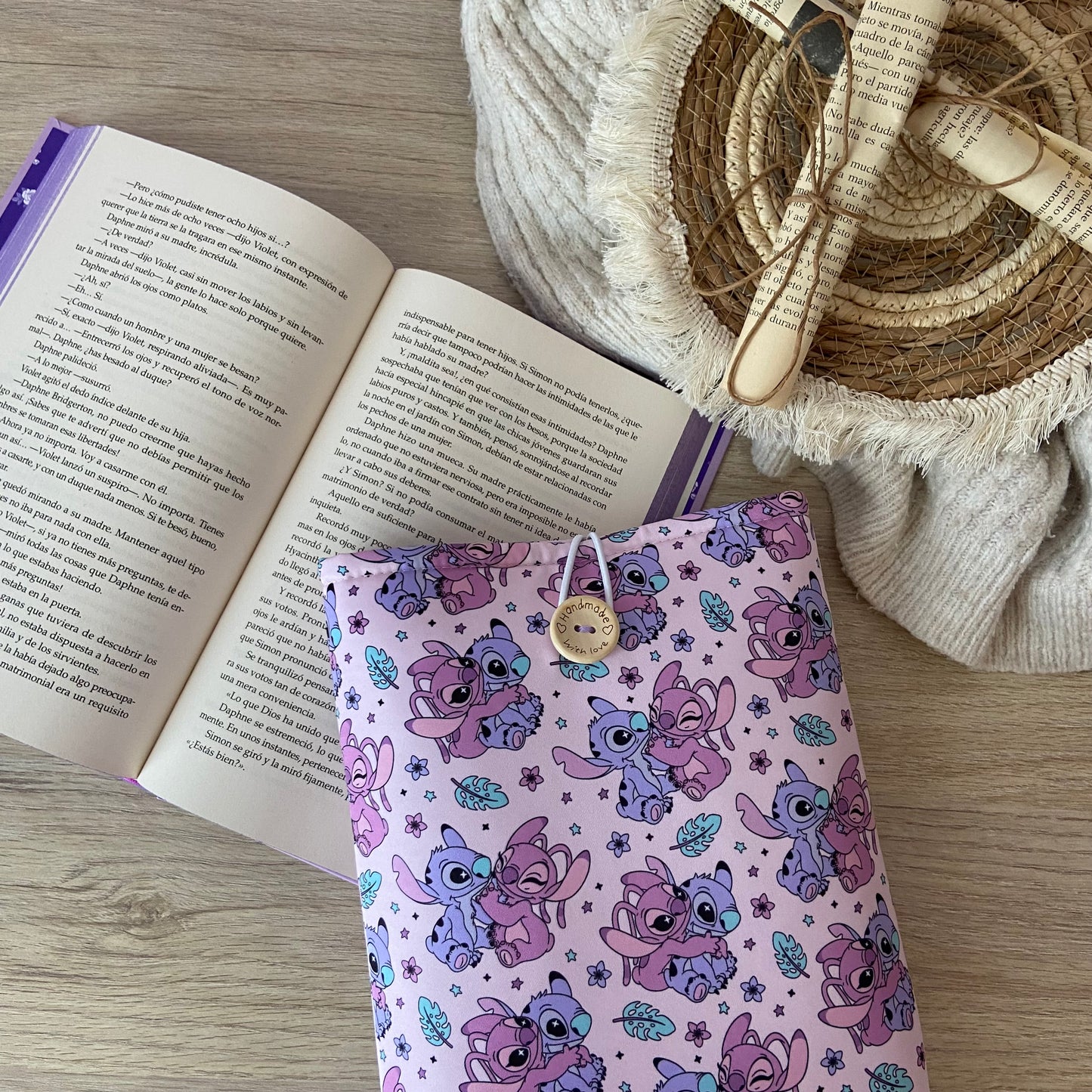 Funda literaria Stitch y Angel enamorados