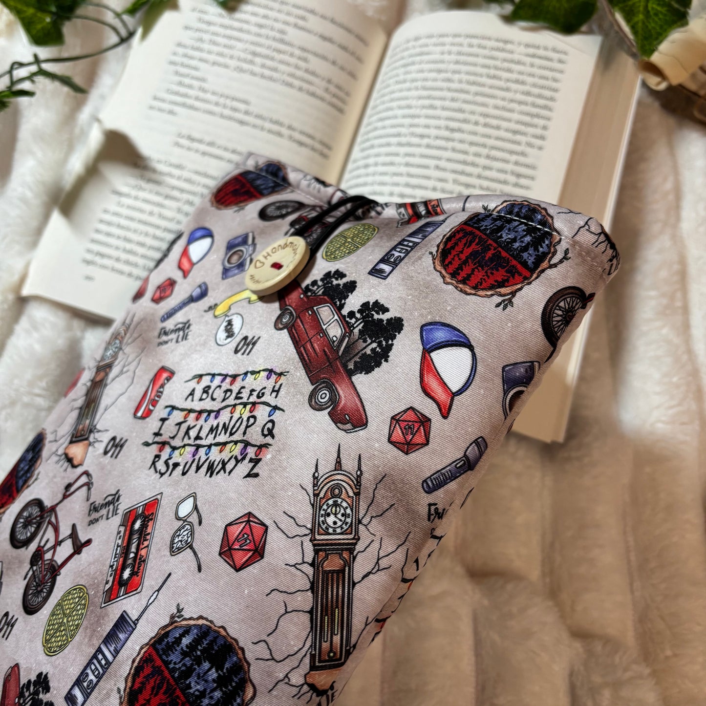 Funda literaria Stranger things