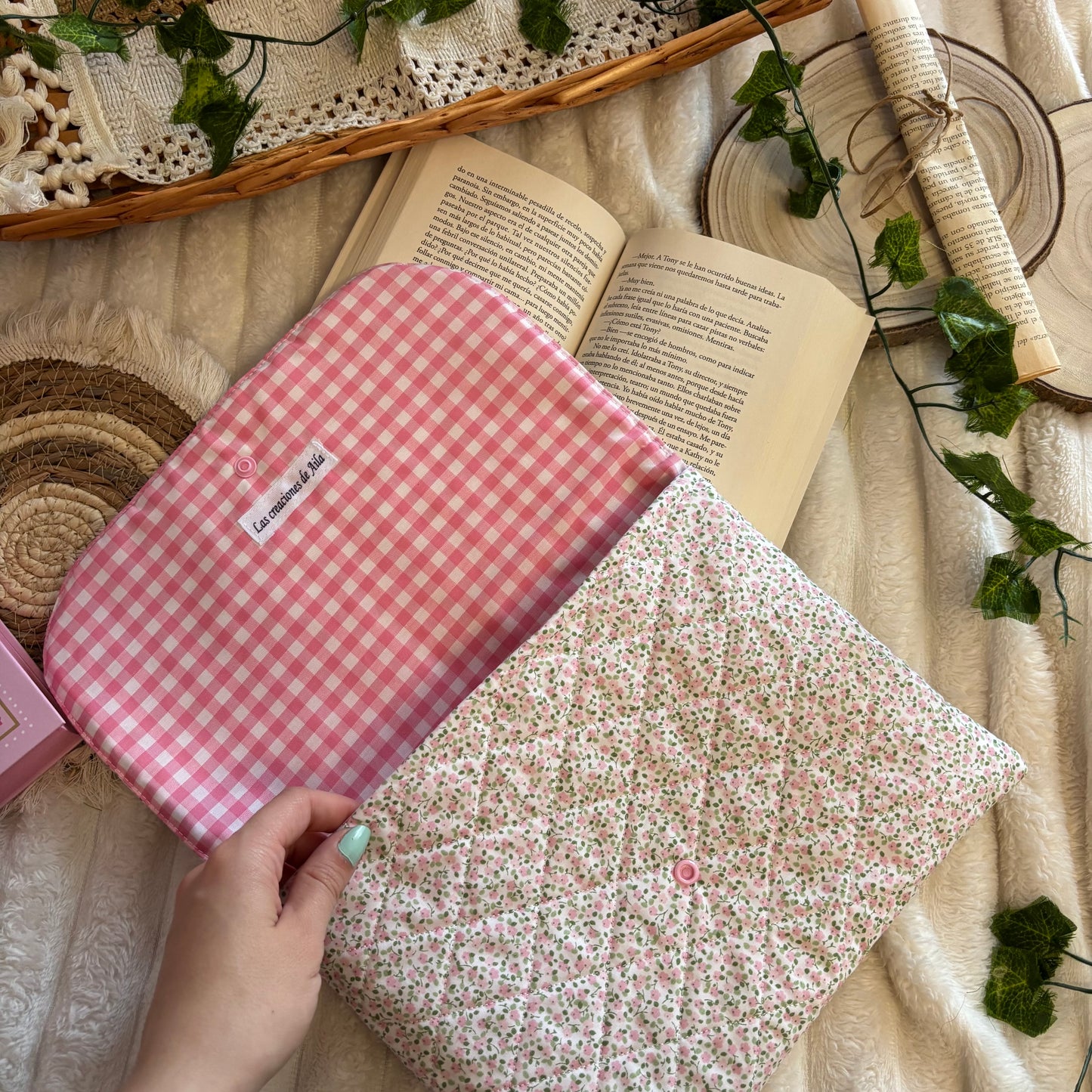Funda literaria formato sobre Emilia