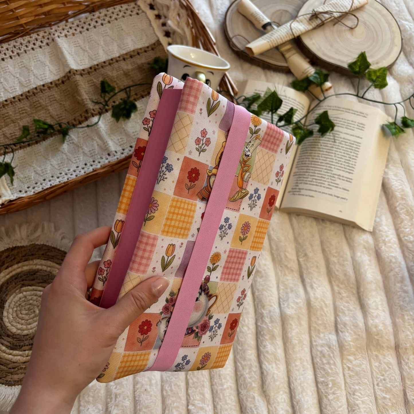 Funda ajustable Bella y Bestia Bloom impermeable