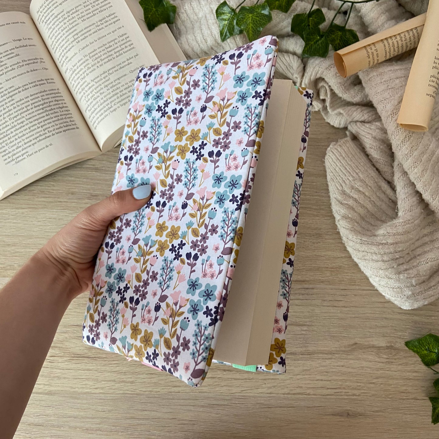 Funda ajustable flores en el jardín