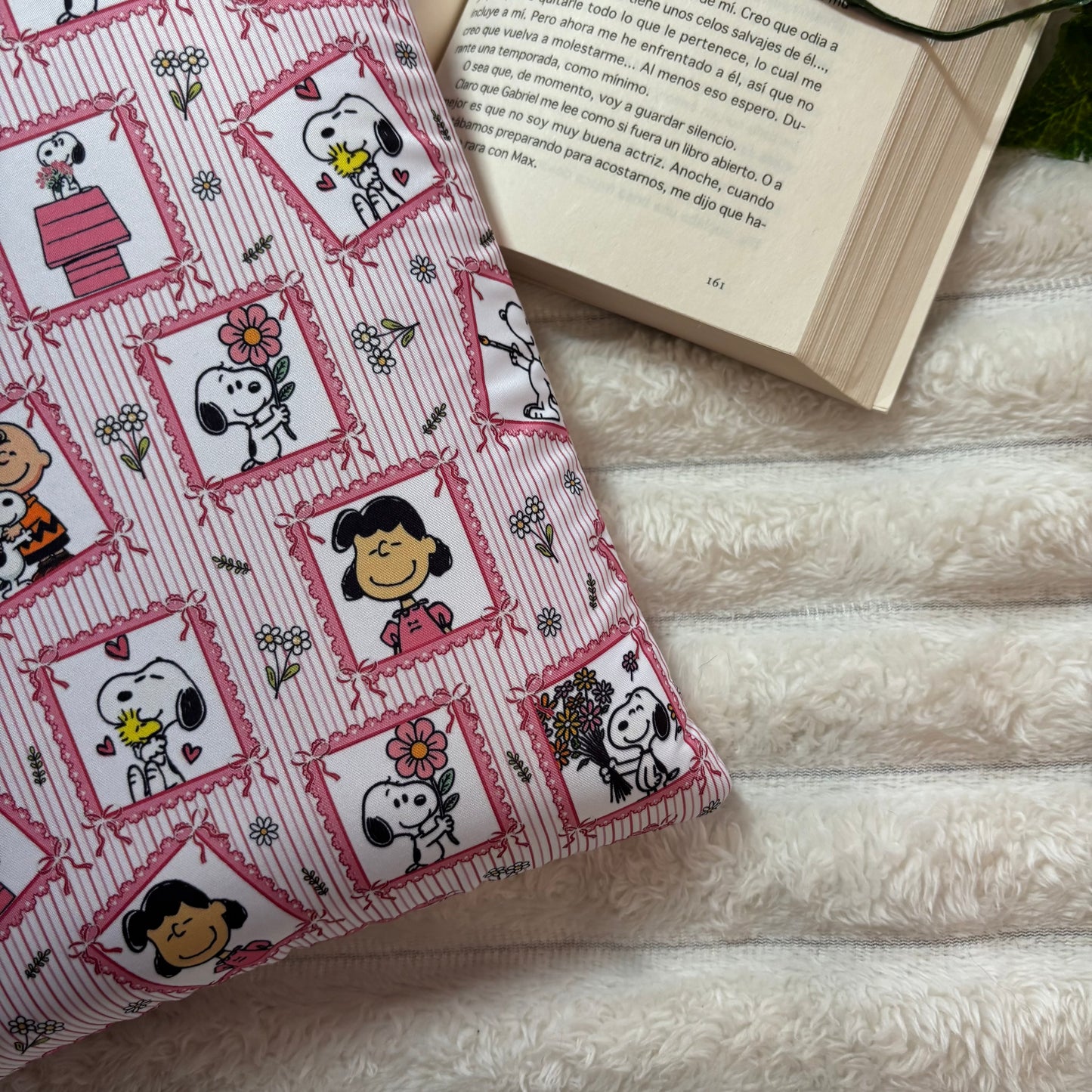 Funda literaria cuadros de Snoopy