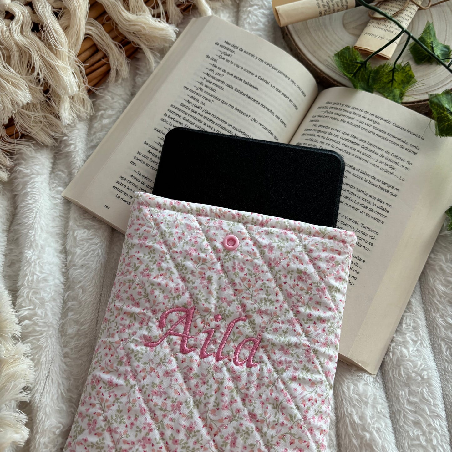 Funda kindle/kobo libra colour Versia acolchada y bordada con nombre