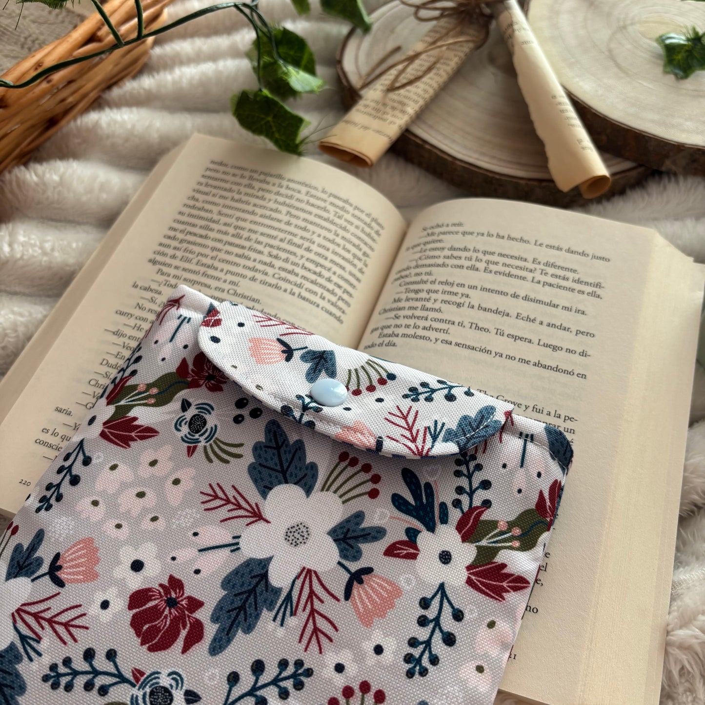 Funda para ebook flores en gris impermeable