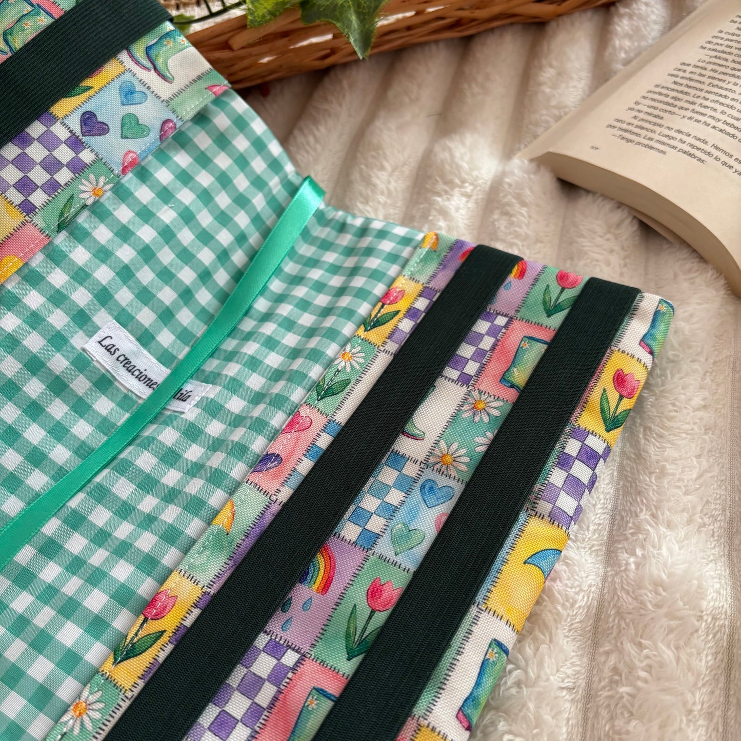 Funda ajustable corazones de Abril impermeable