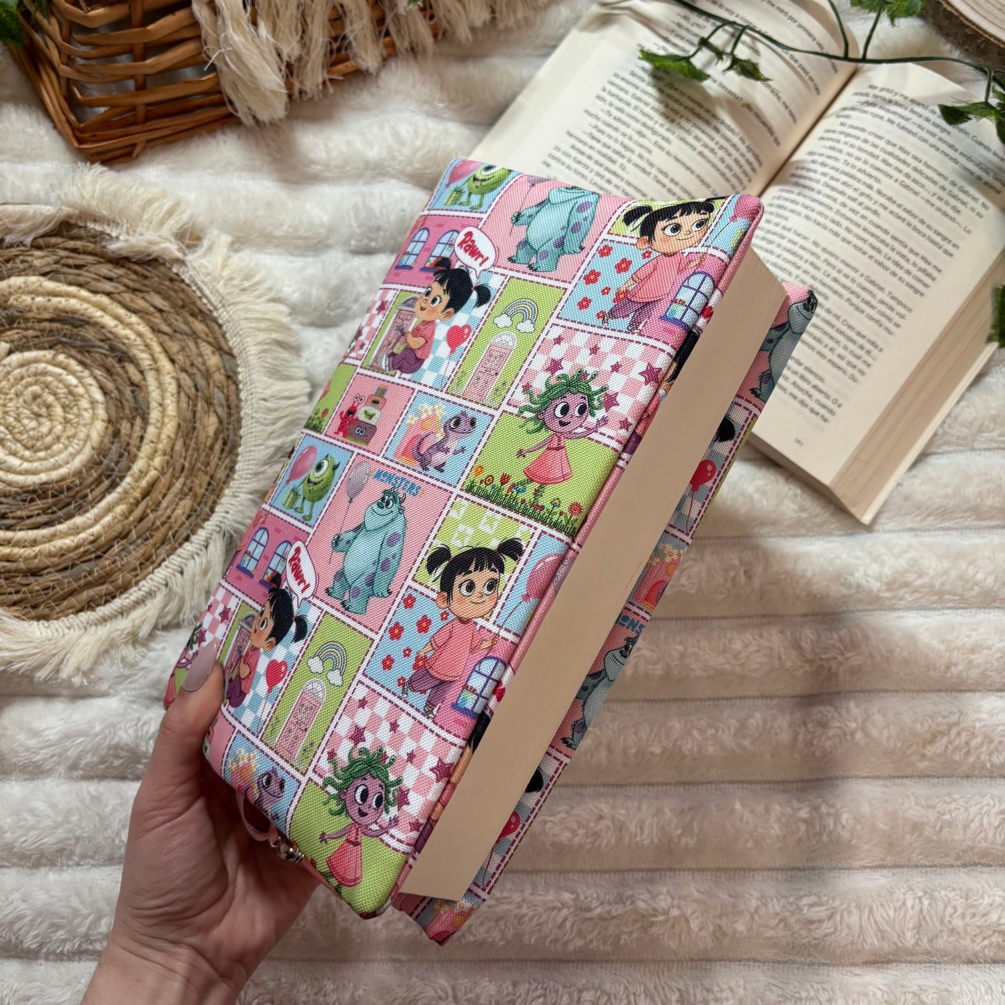 Funda ajustable collage Monstruos S.A