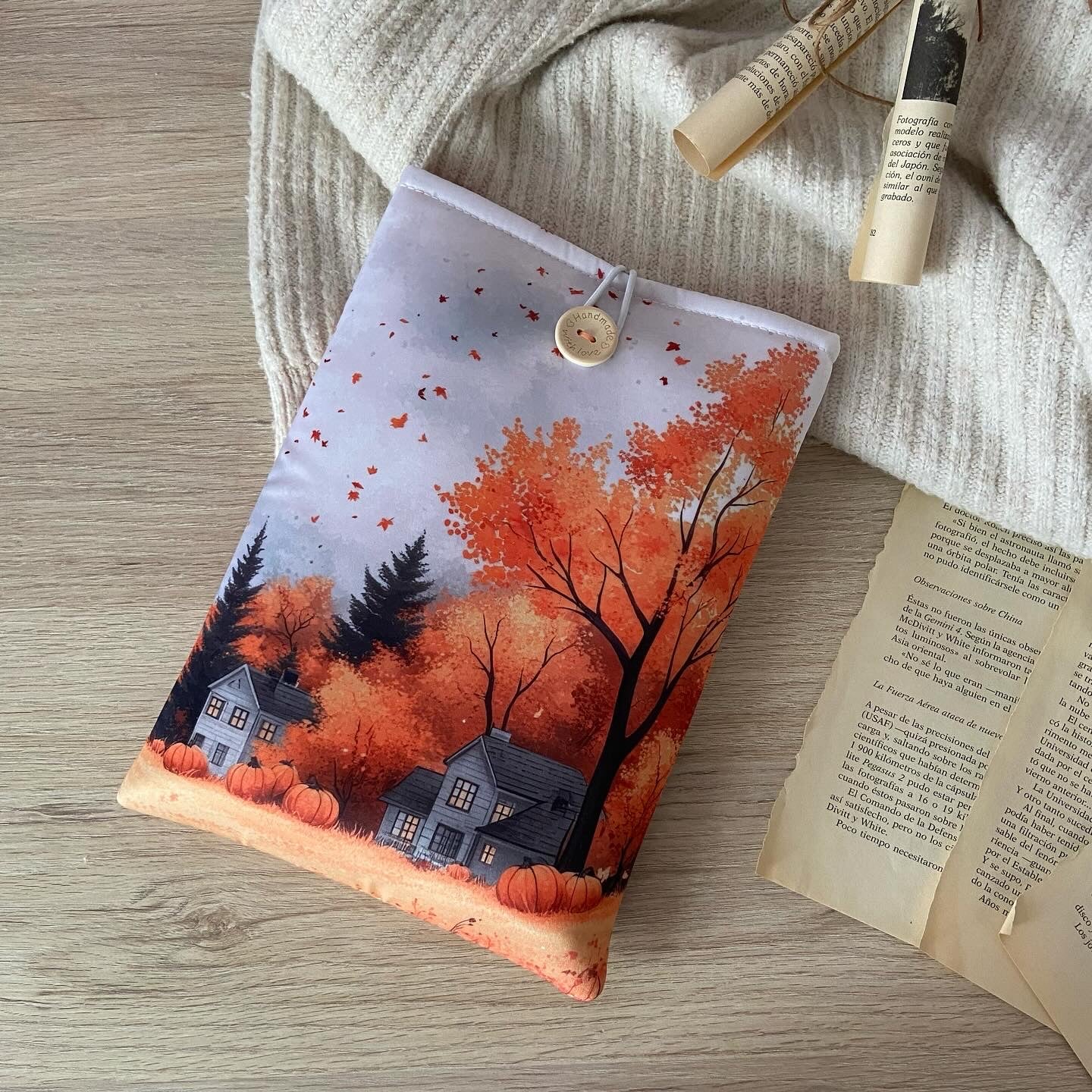 Funda literaria pueblo otoñal