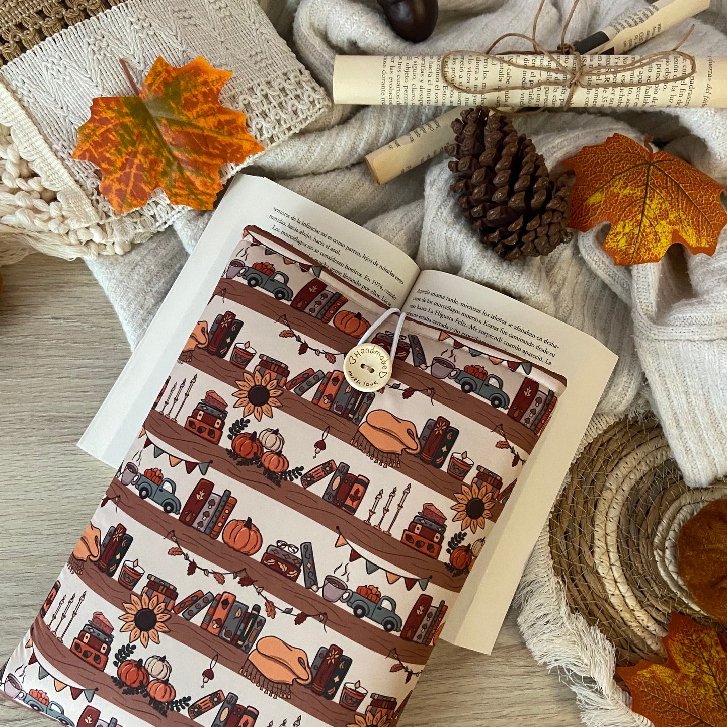 Funda literaria estantería otoñal